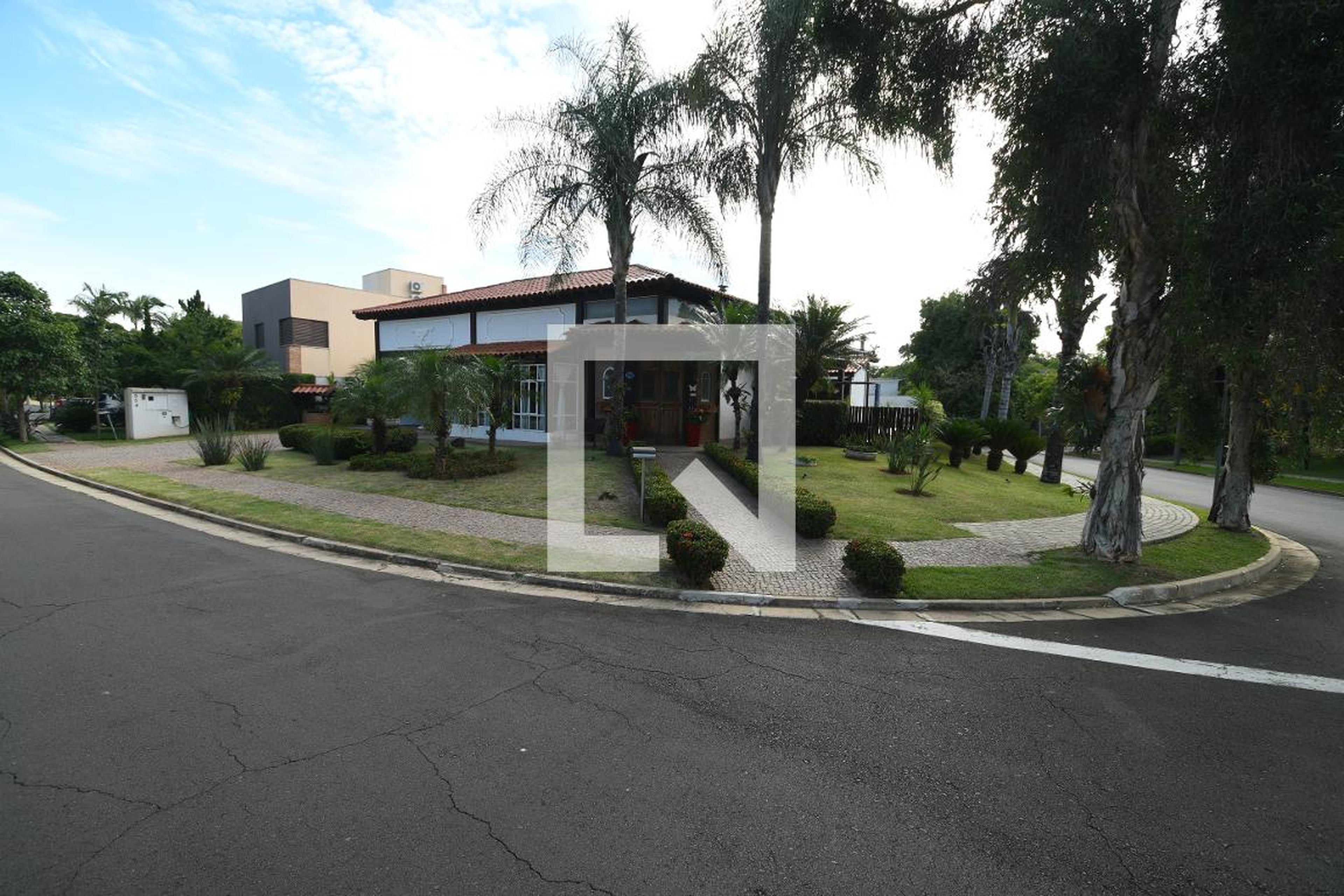 Fachada Condomínio em Rua Ubatã, 534