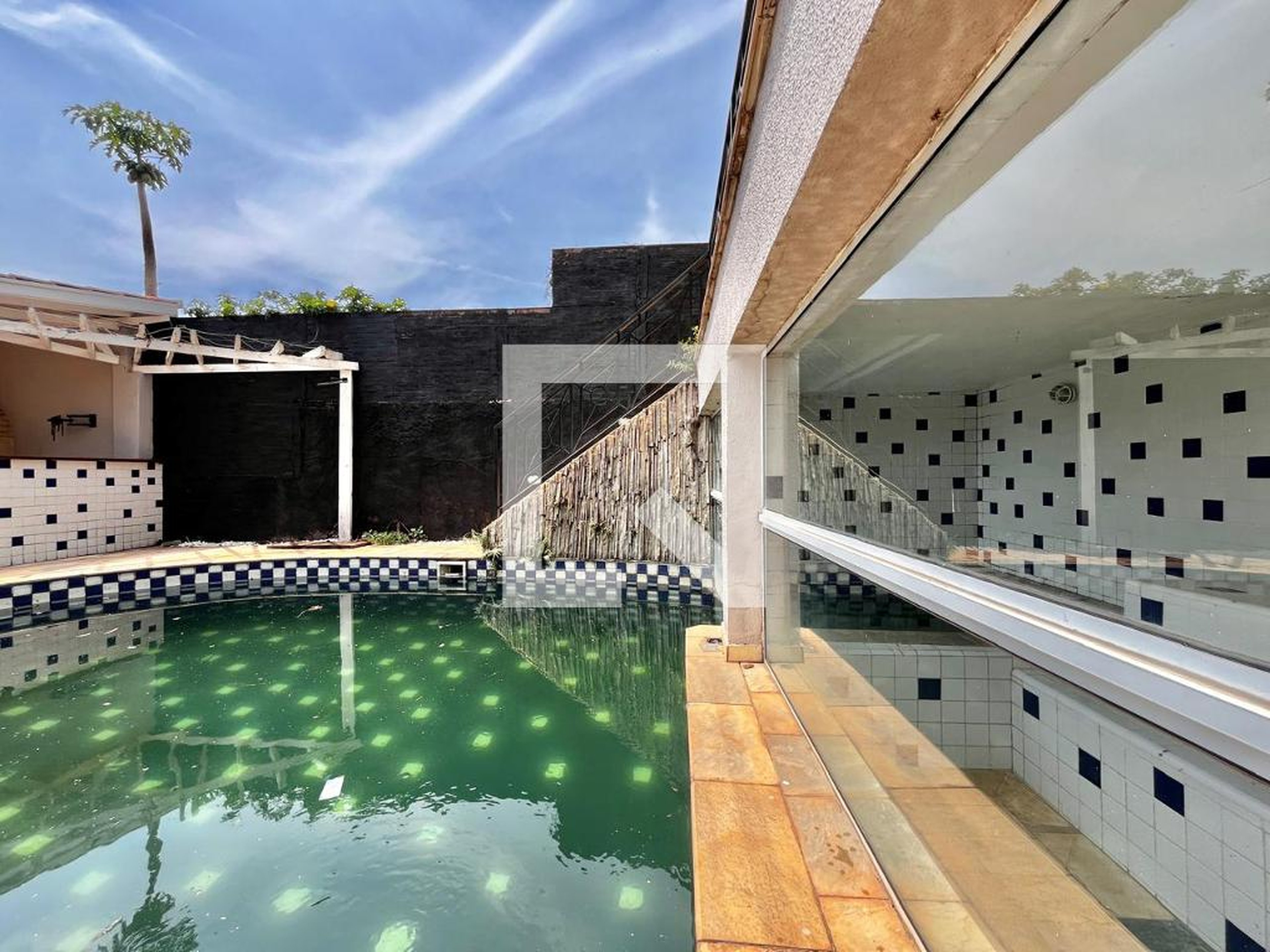 Piscina Condomínio em Rua Professora Flávia Viêira, 219