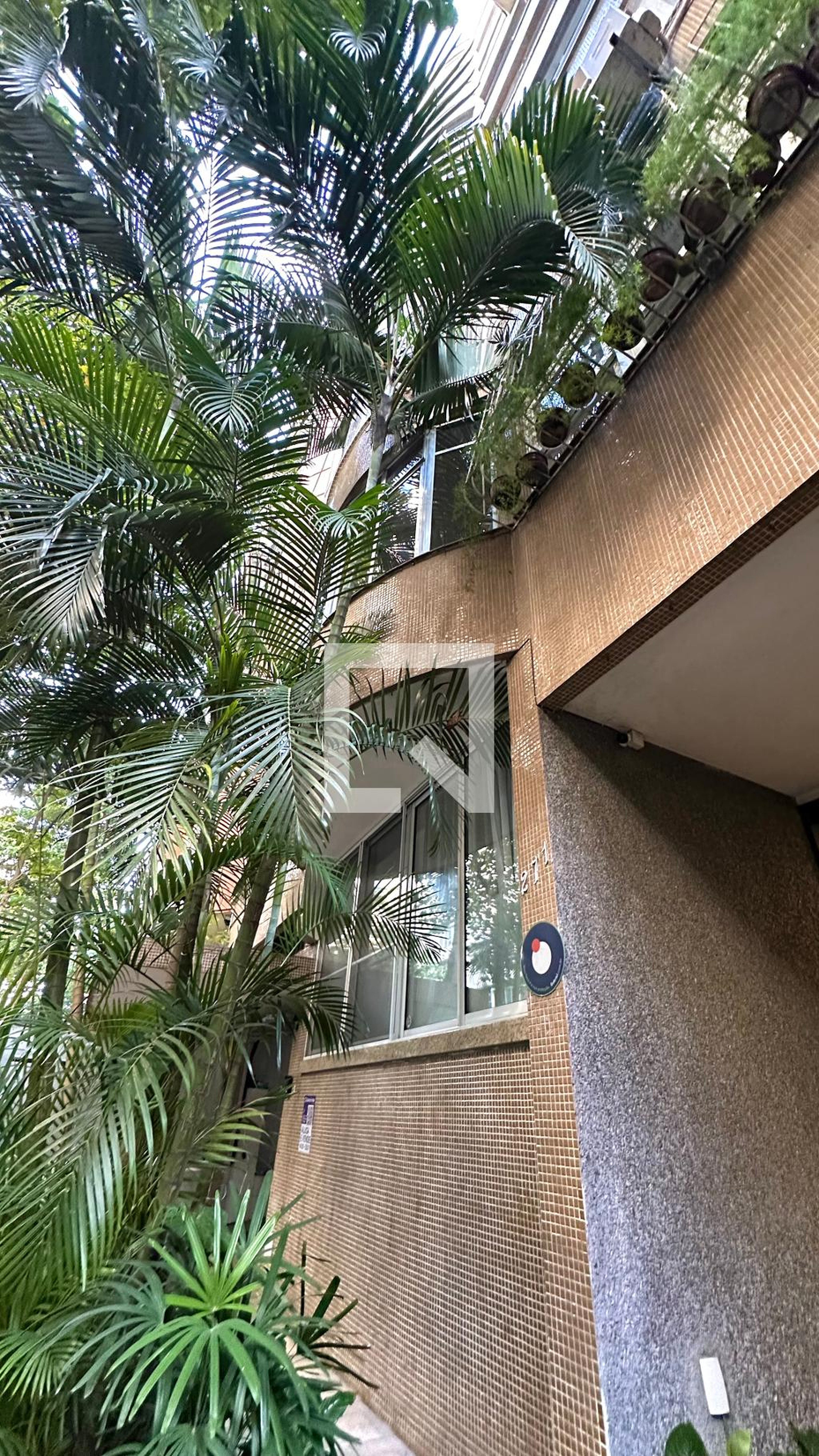 Fachada Condomínio em Rua Belfort Roxo, 271