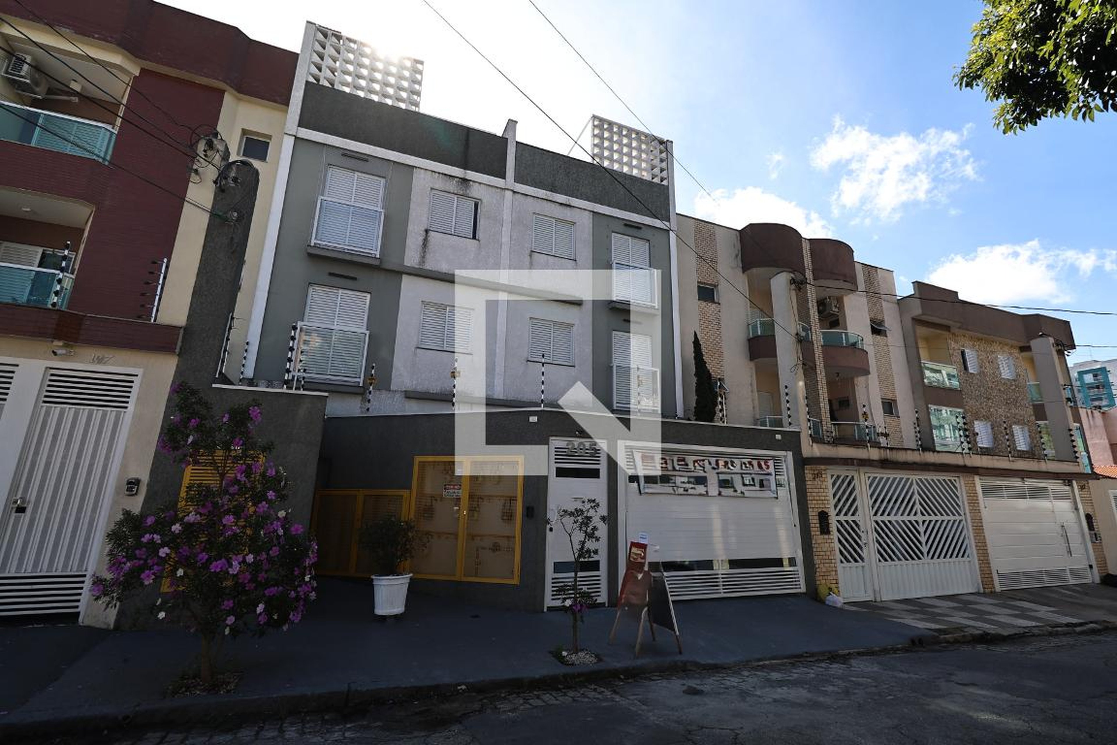 Fachada Condomínio em Rua França, 205