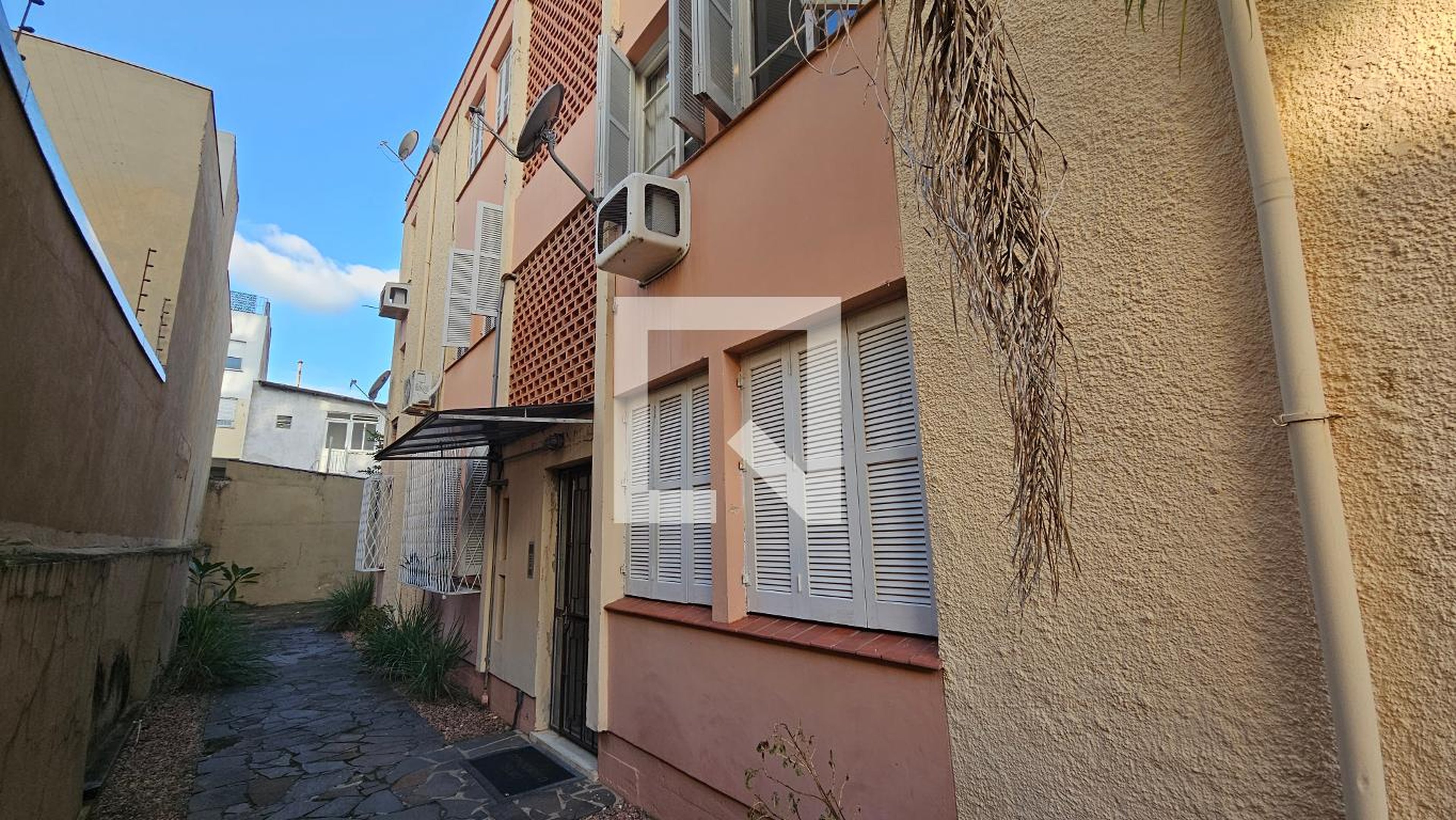 Fachada Condomínio em Rua Coronel Feijó, 394