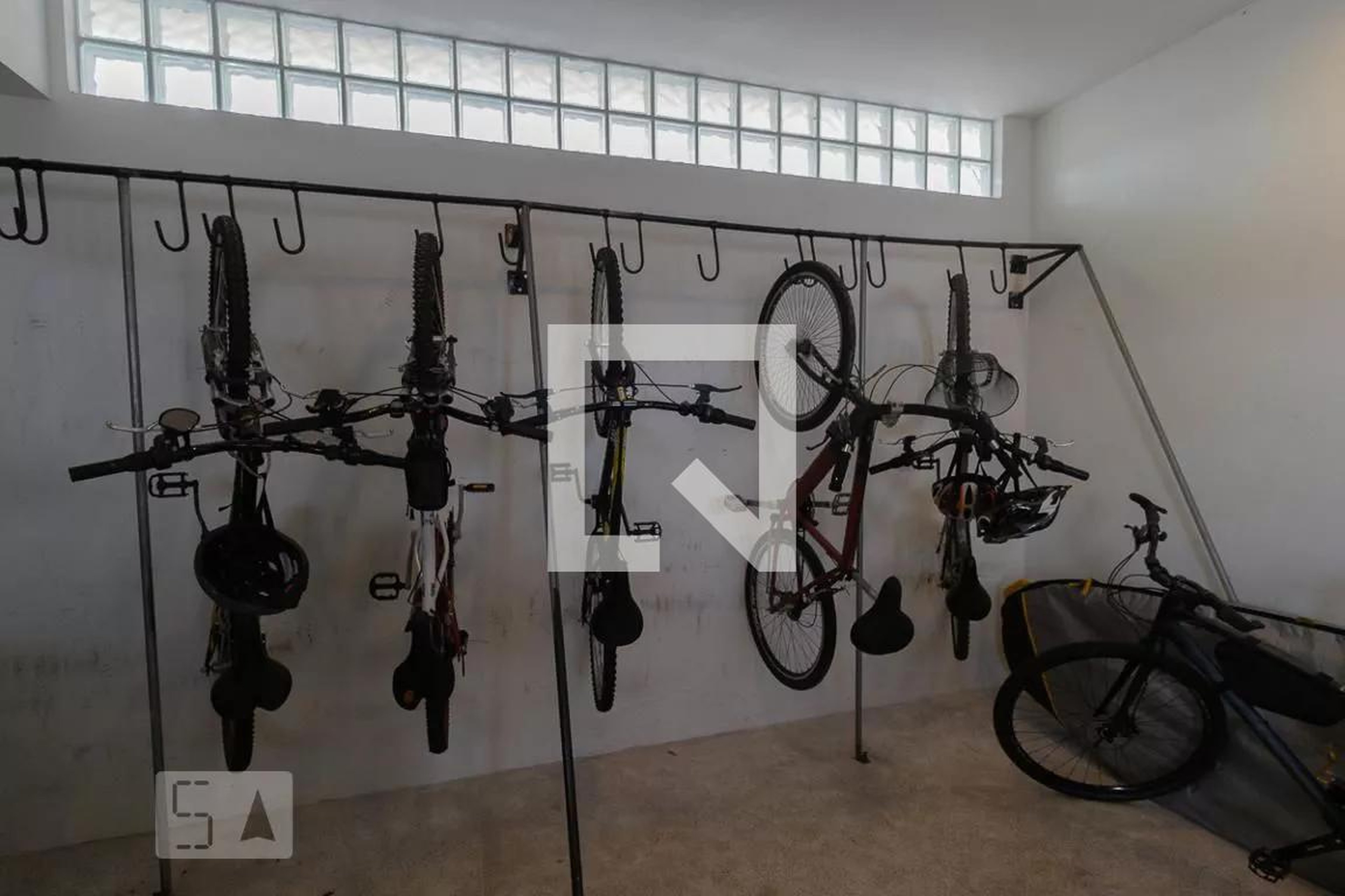 Bicicletario - First