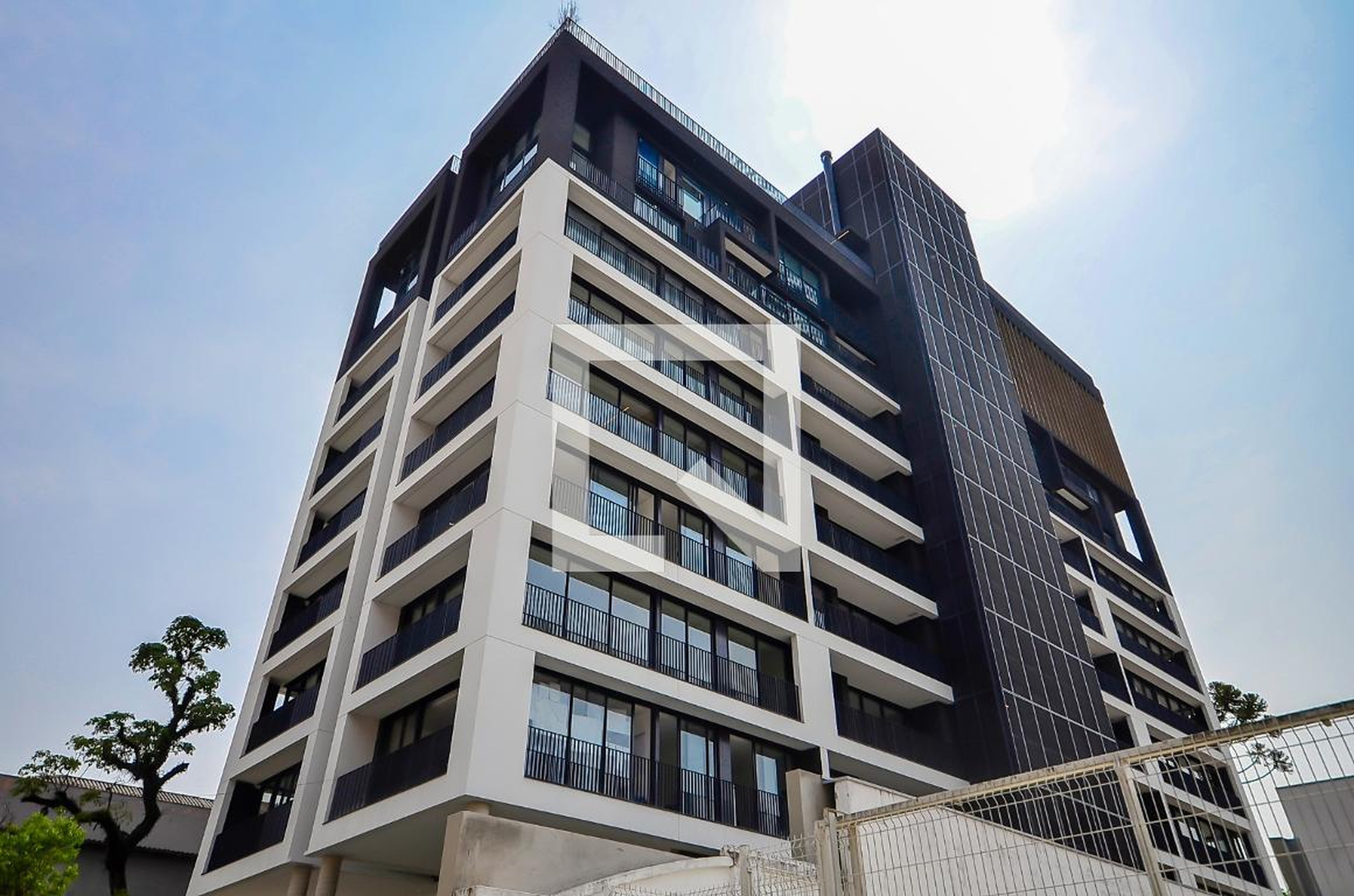 Fachada Condomínio em Rua Vicente Machado, 1056