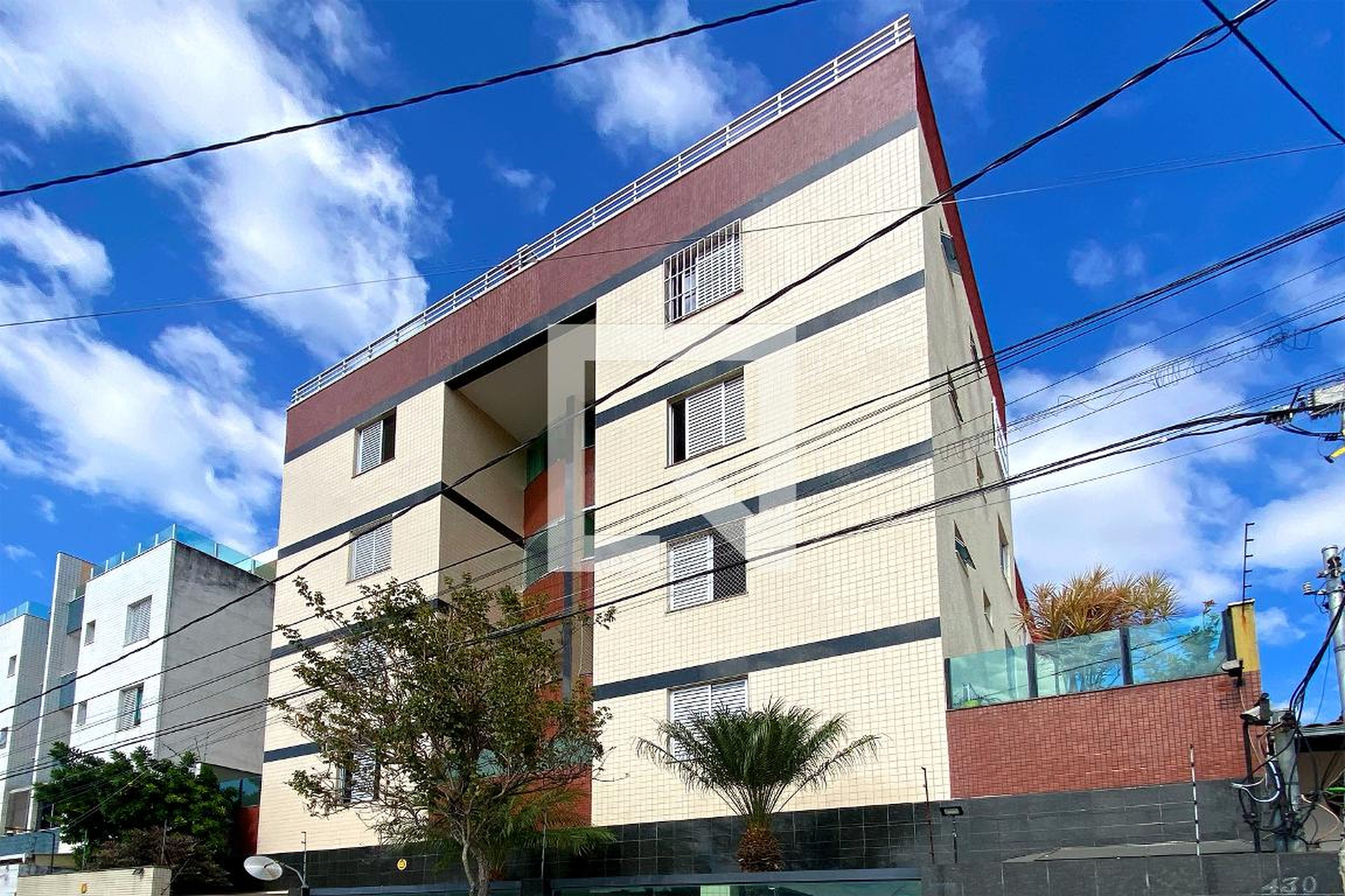 Fachada Condomínio em Rua Cravínas, 430