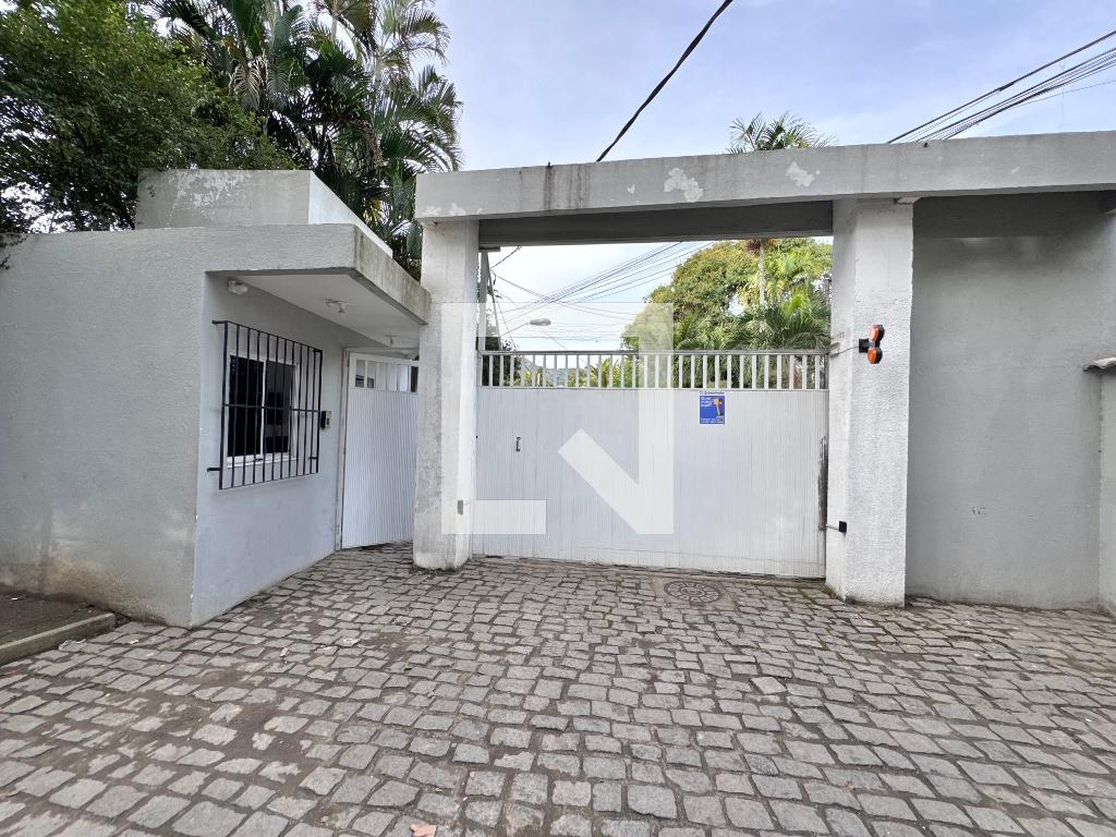 Fachada Condomínio em Estrada do Pacuí, 696