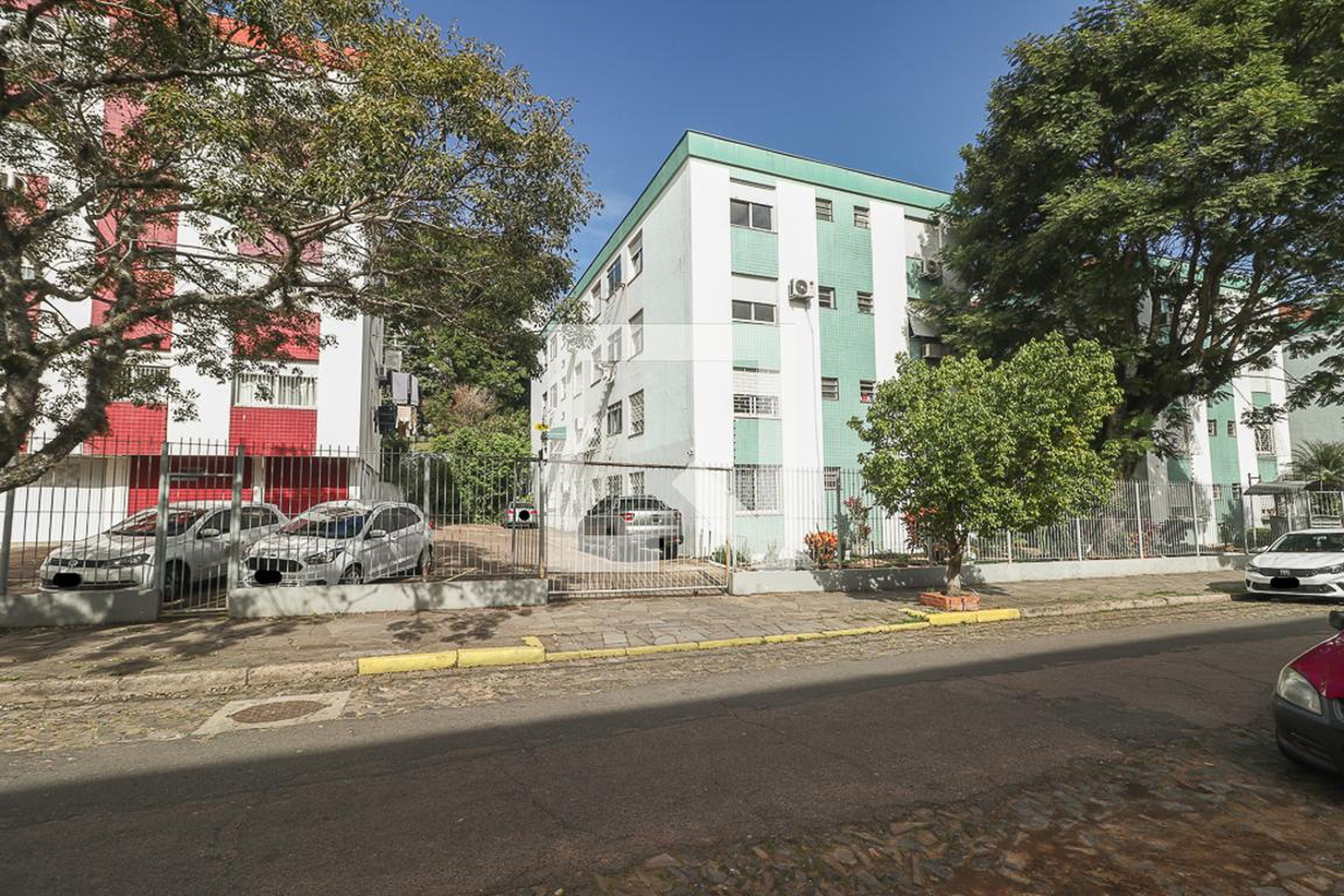 Fachada Condomínio em Rua Domingos Seguézio, 78