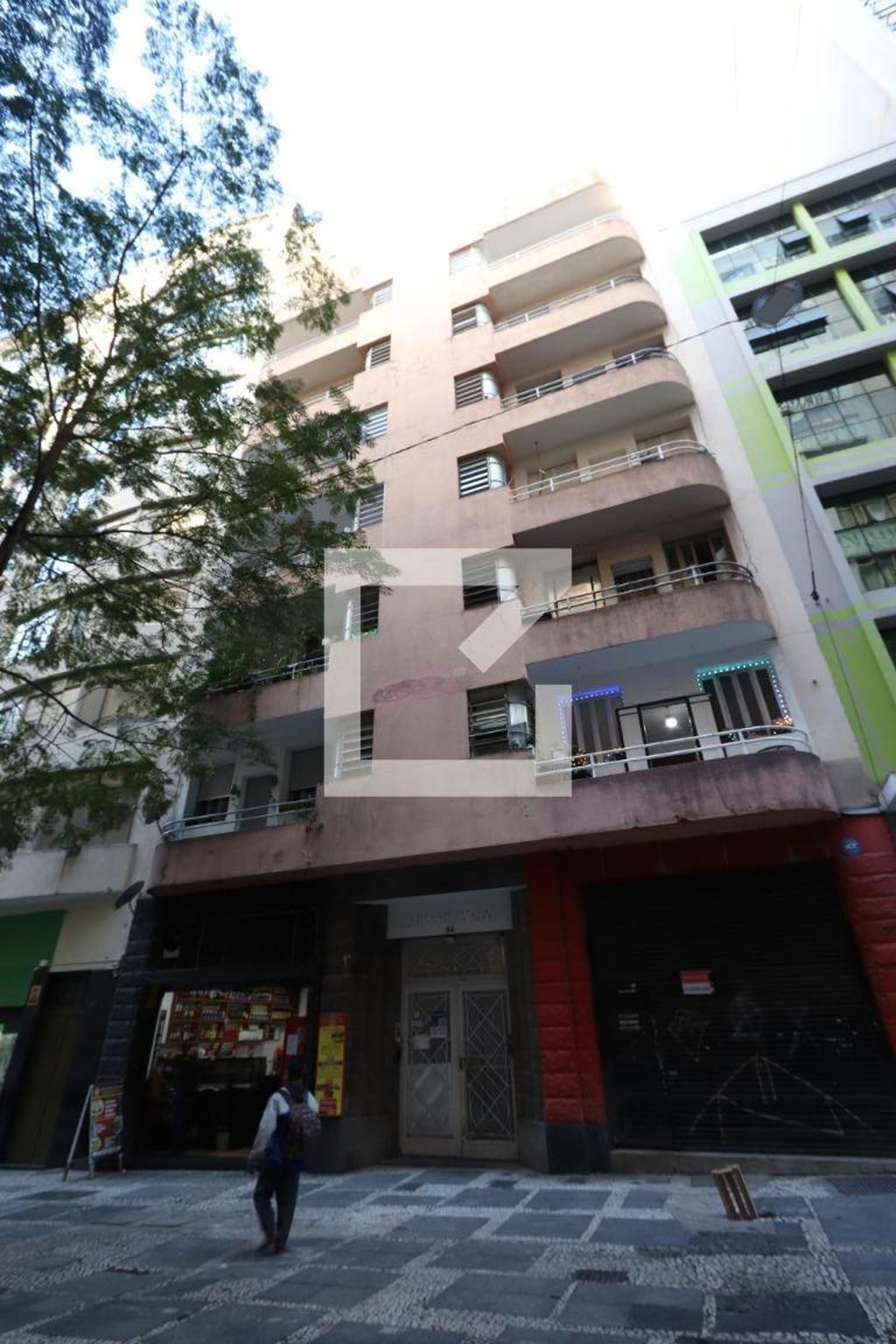 Fachada do Prédio Condomínio em Rua Conselheiro Crispiniano, 94