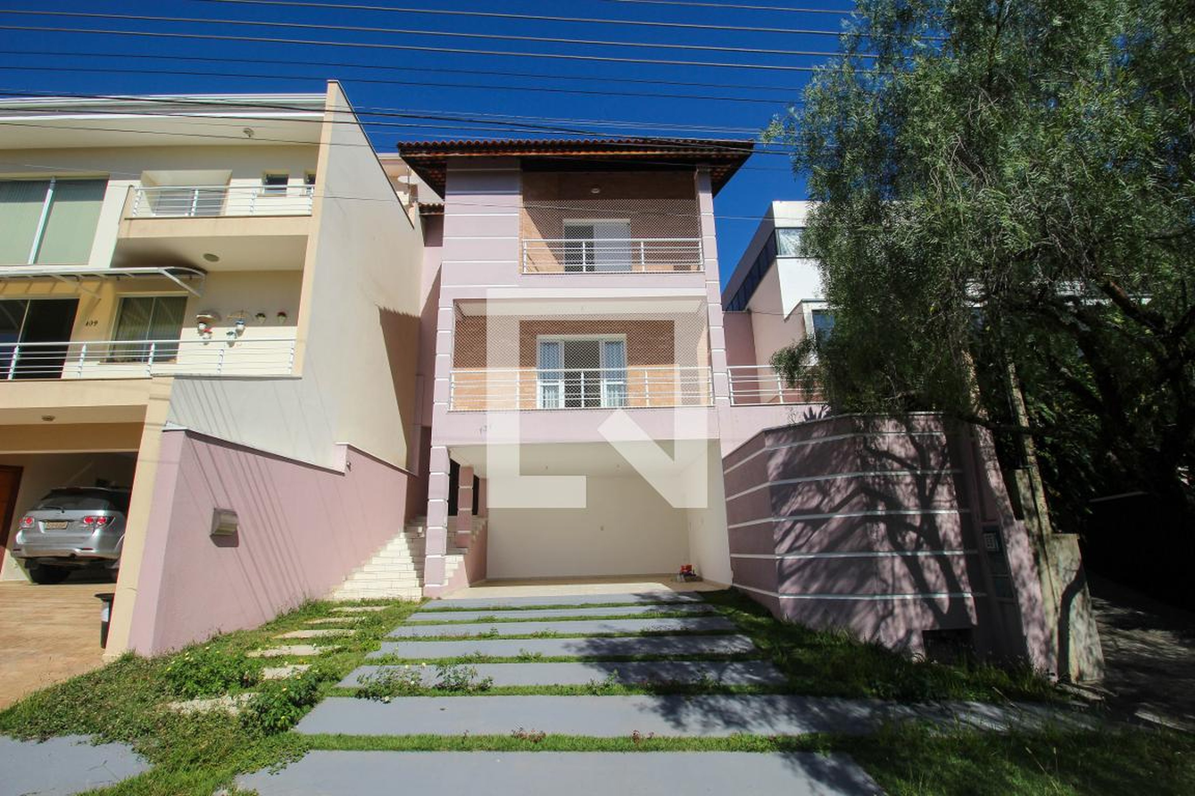 Fachada Condomínio Village Saint Claire