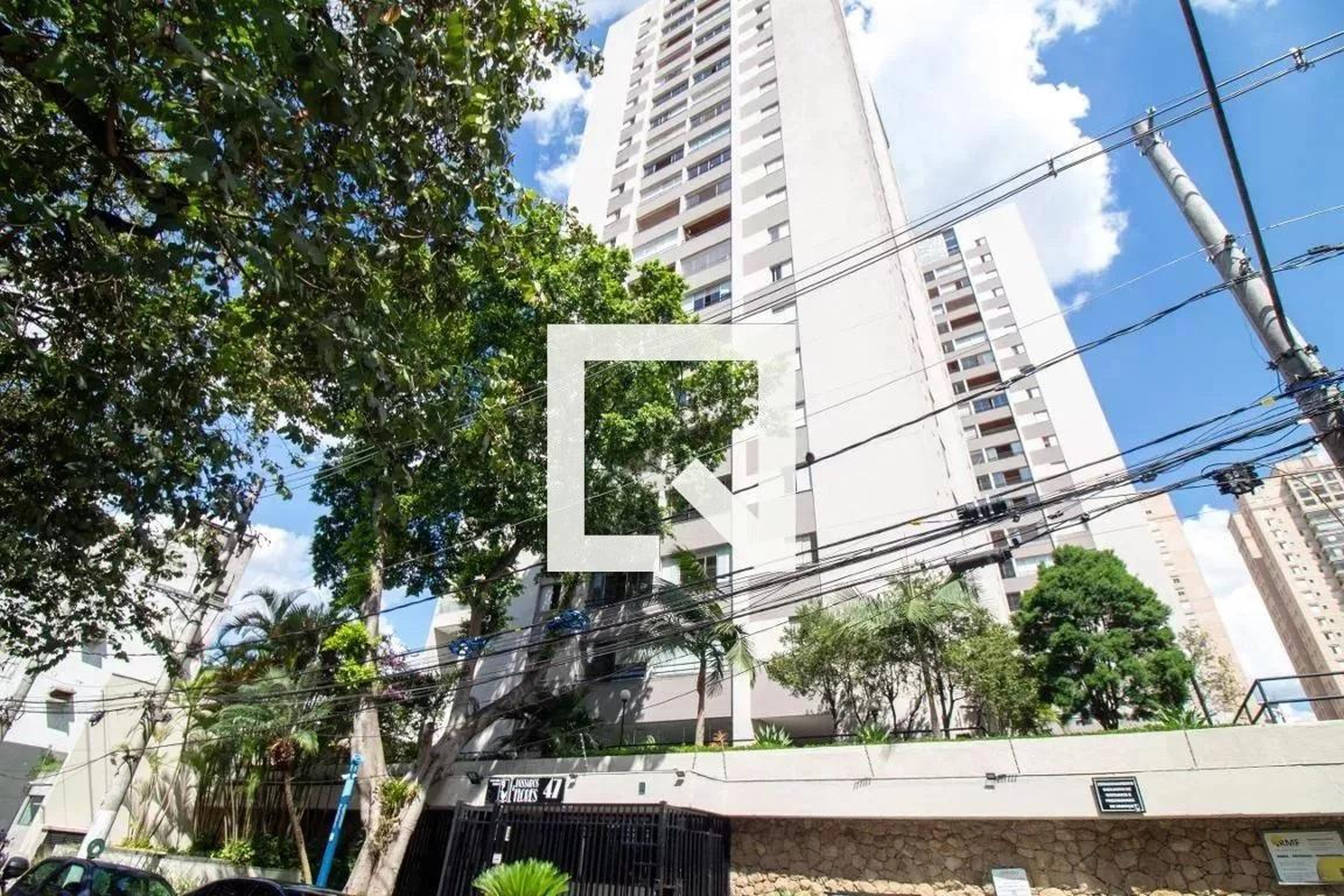 Fachada do Prédio Edifício Pássaros Flores