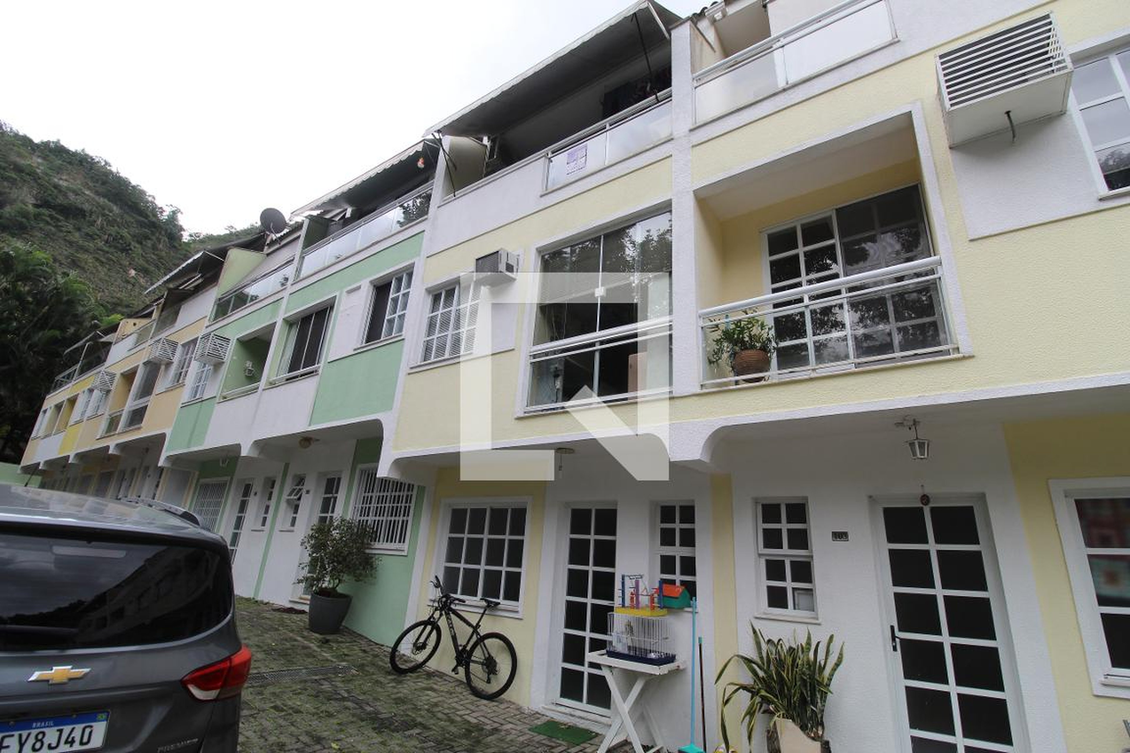 Fachada Condomínio Village Camorim