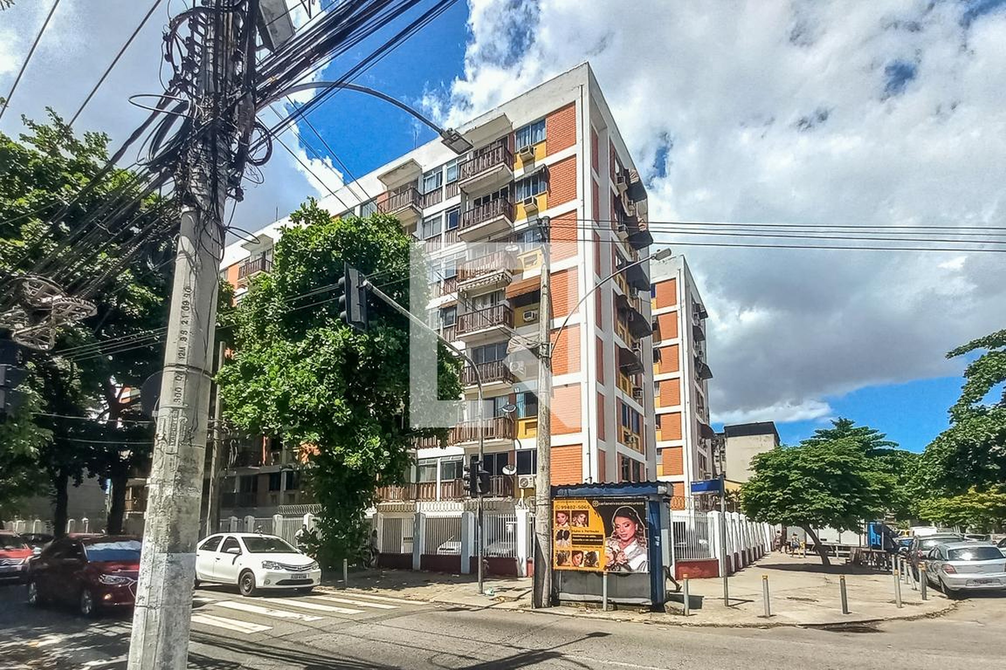 Fachada do Condomínio Edifício Palmeira da Penha