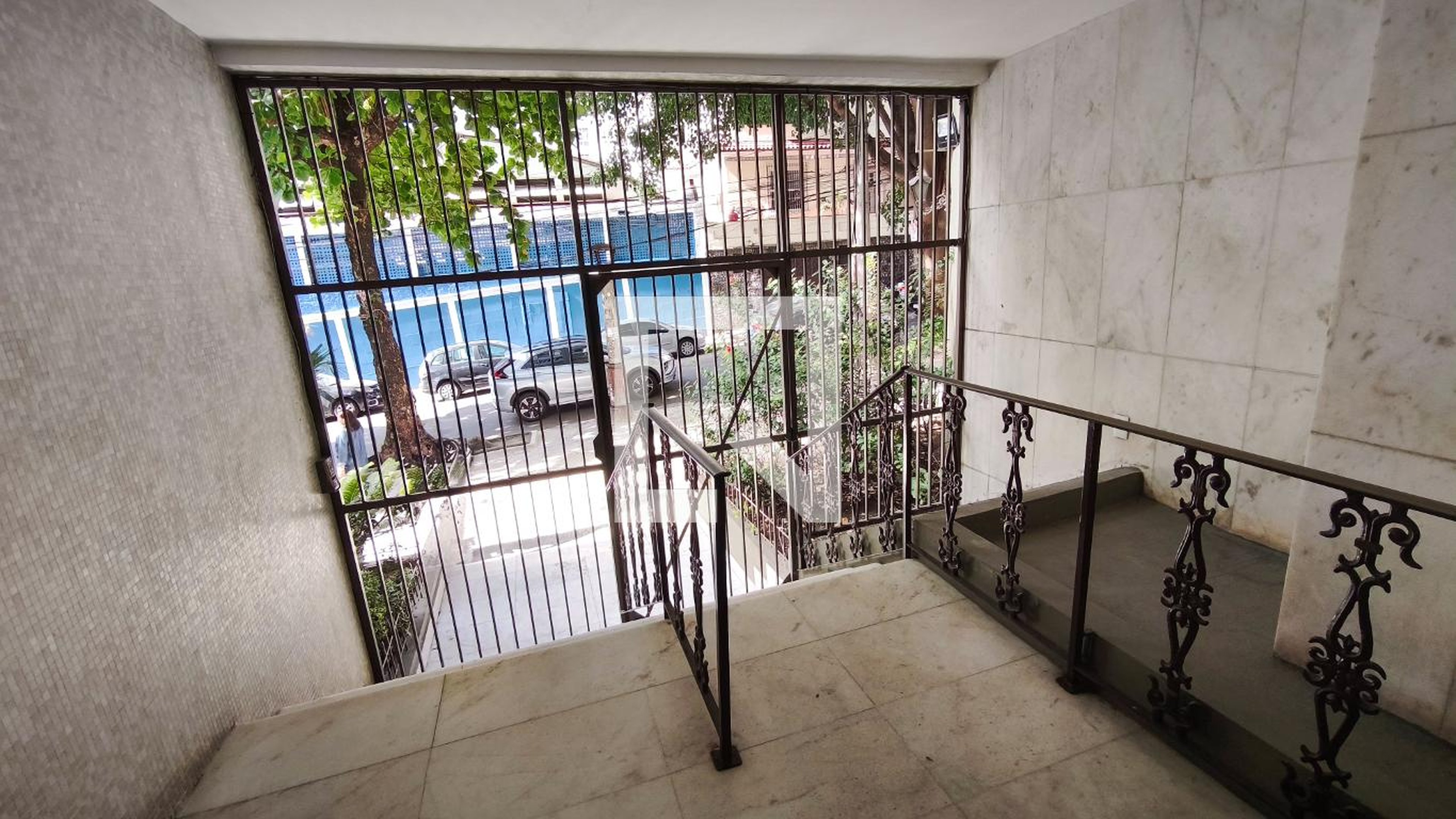 Entrada do Prédio - Edifício Bandeirante Aleixo Garcia