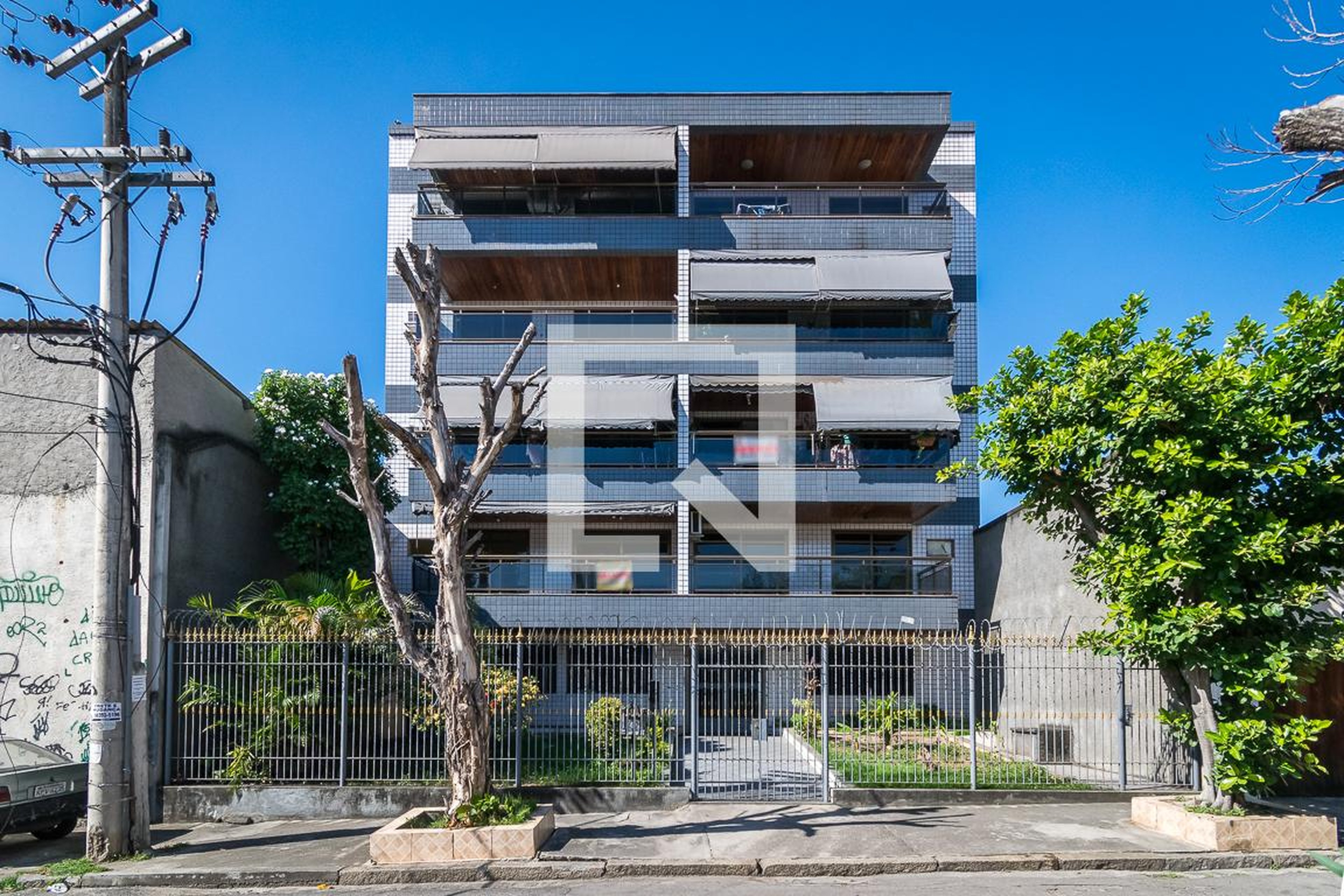 Fachada do Prédio Condomínio em Rua do Cajá, 195