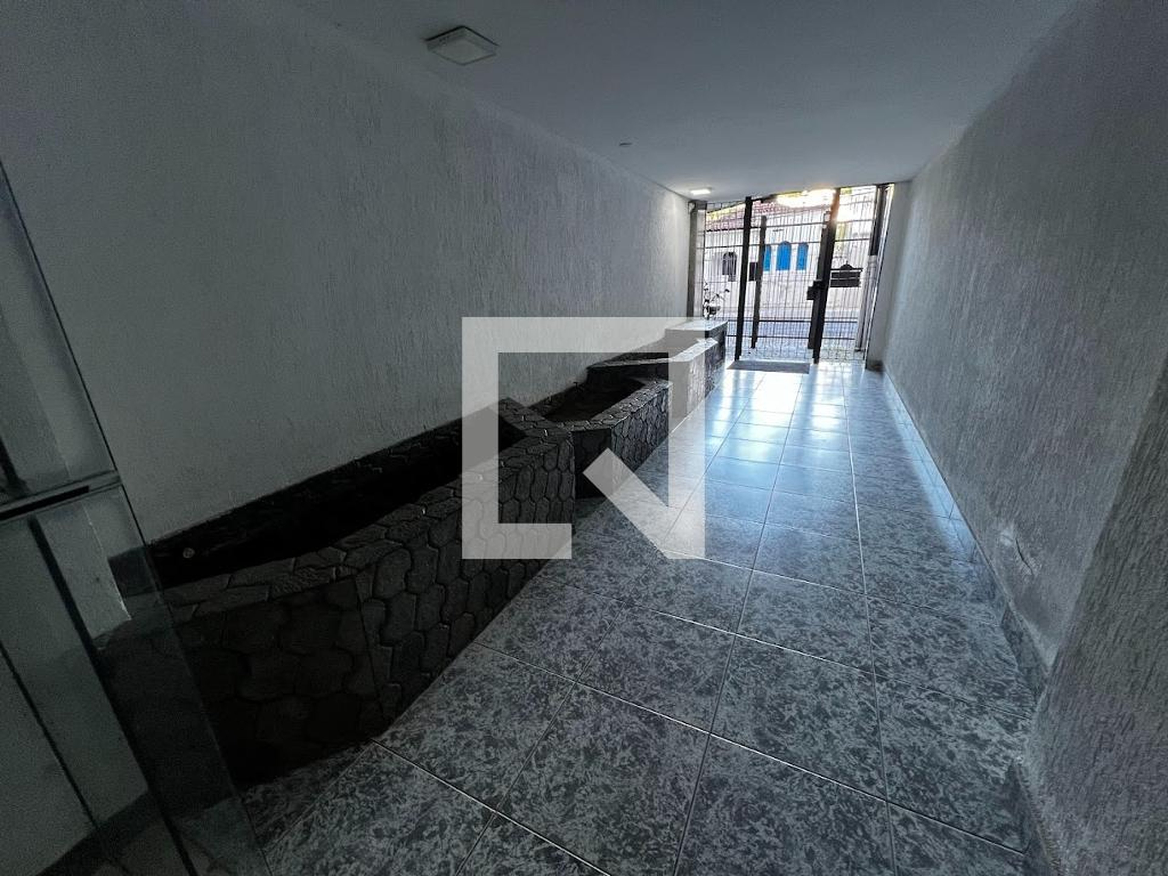 Hall - Renata Almeida