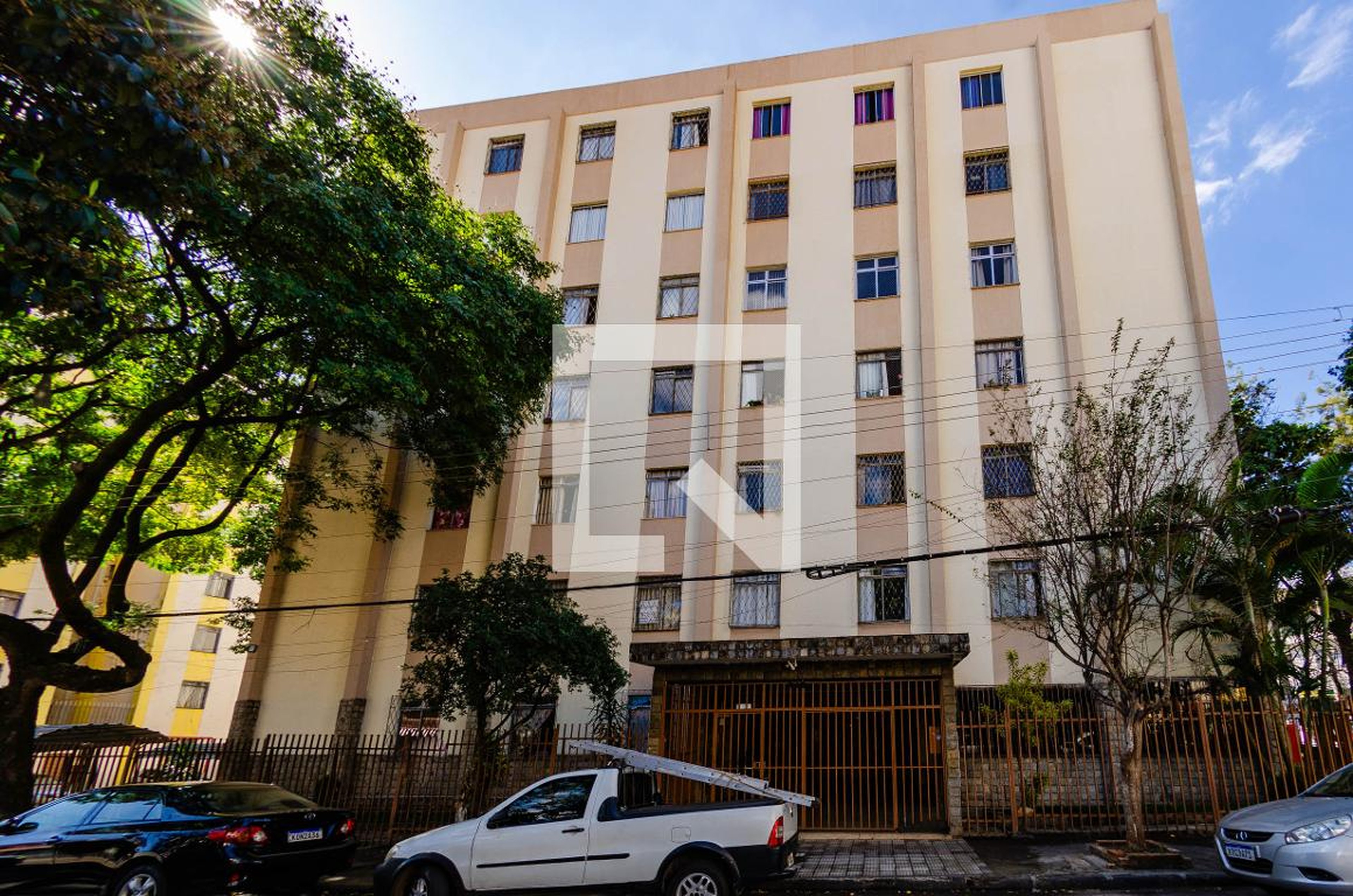 Fachada Condomínio em Rua Píres da Mota, 215