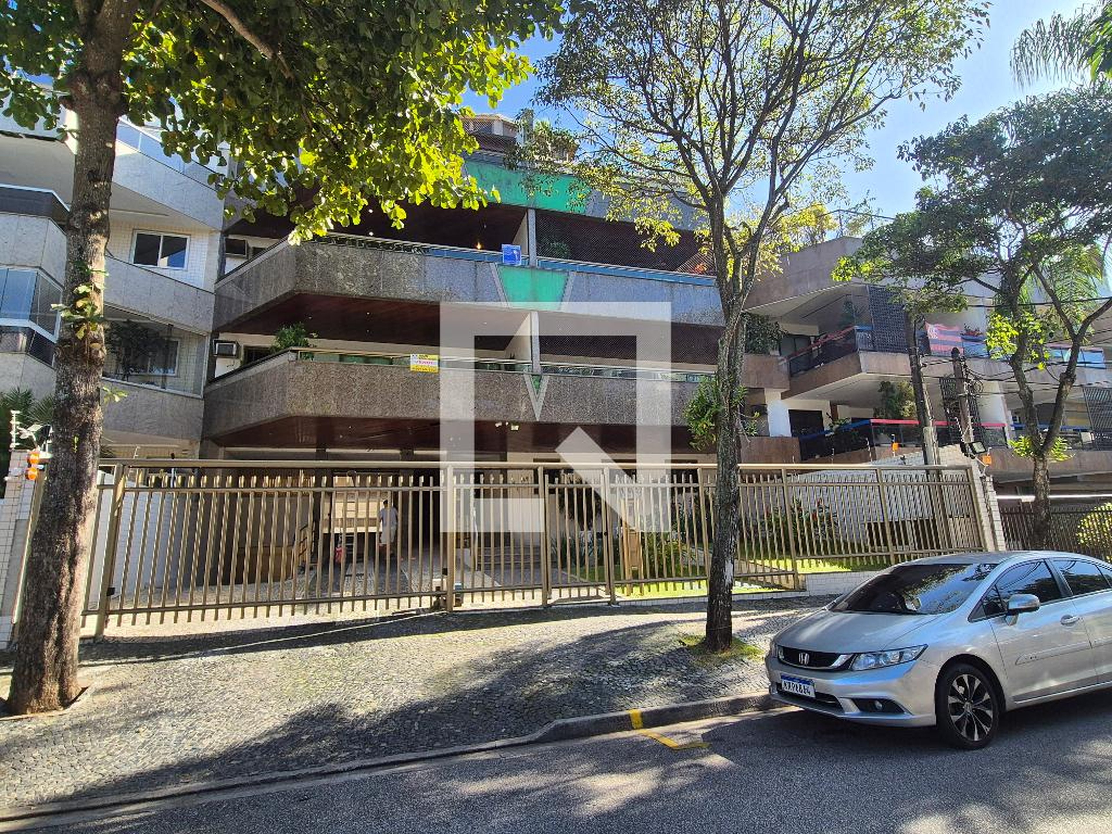 Fachada do Prédio Condomínio em Rua Raul da Cunha Ribeiro, 174