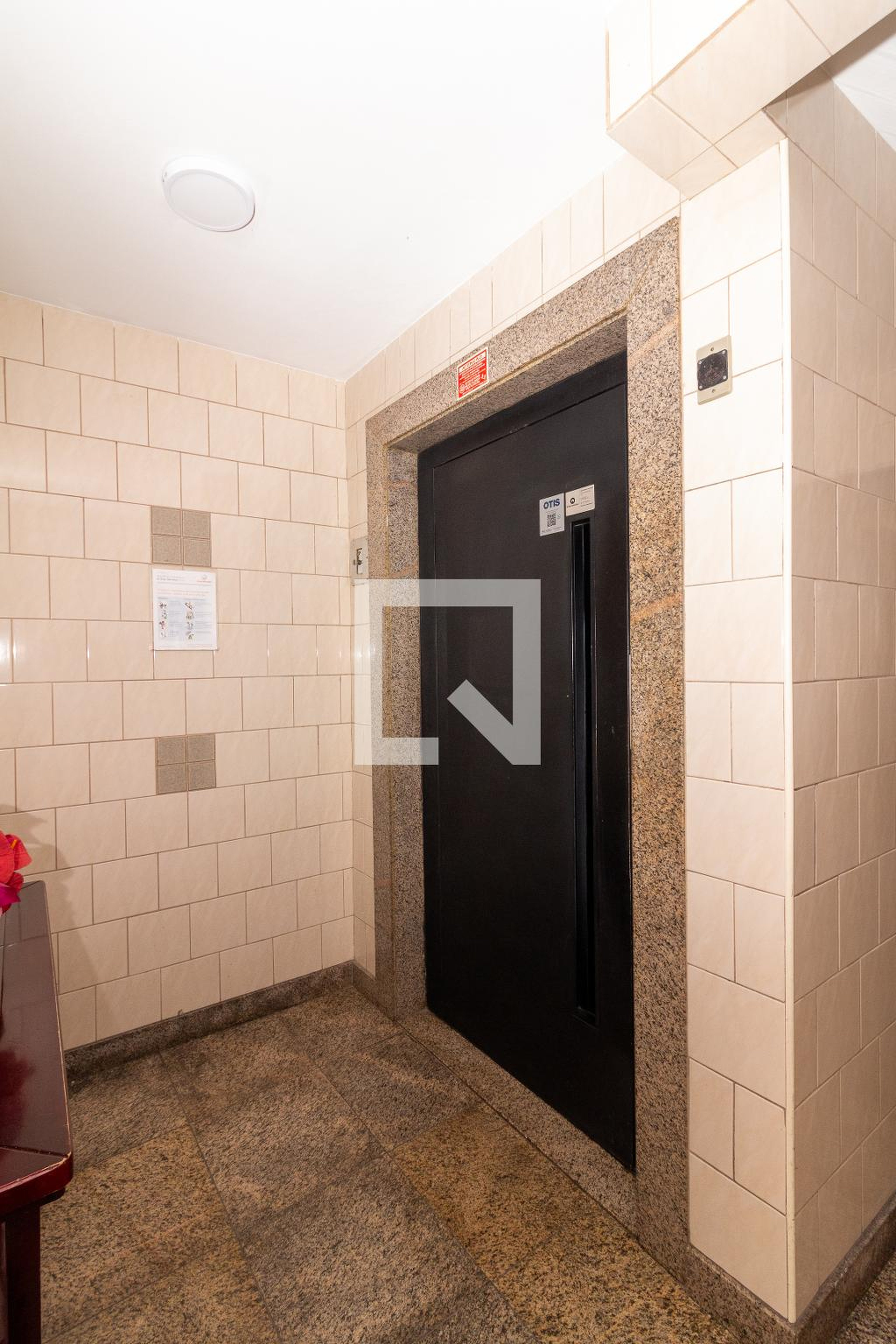 Elevador - Edifício Porto Brisa V