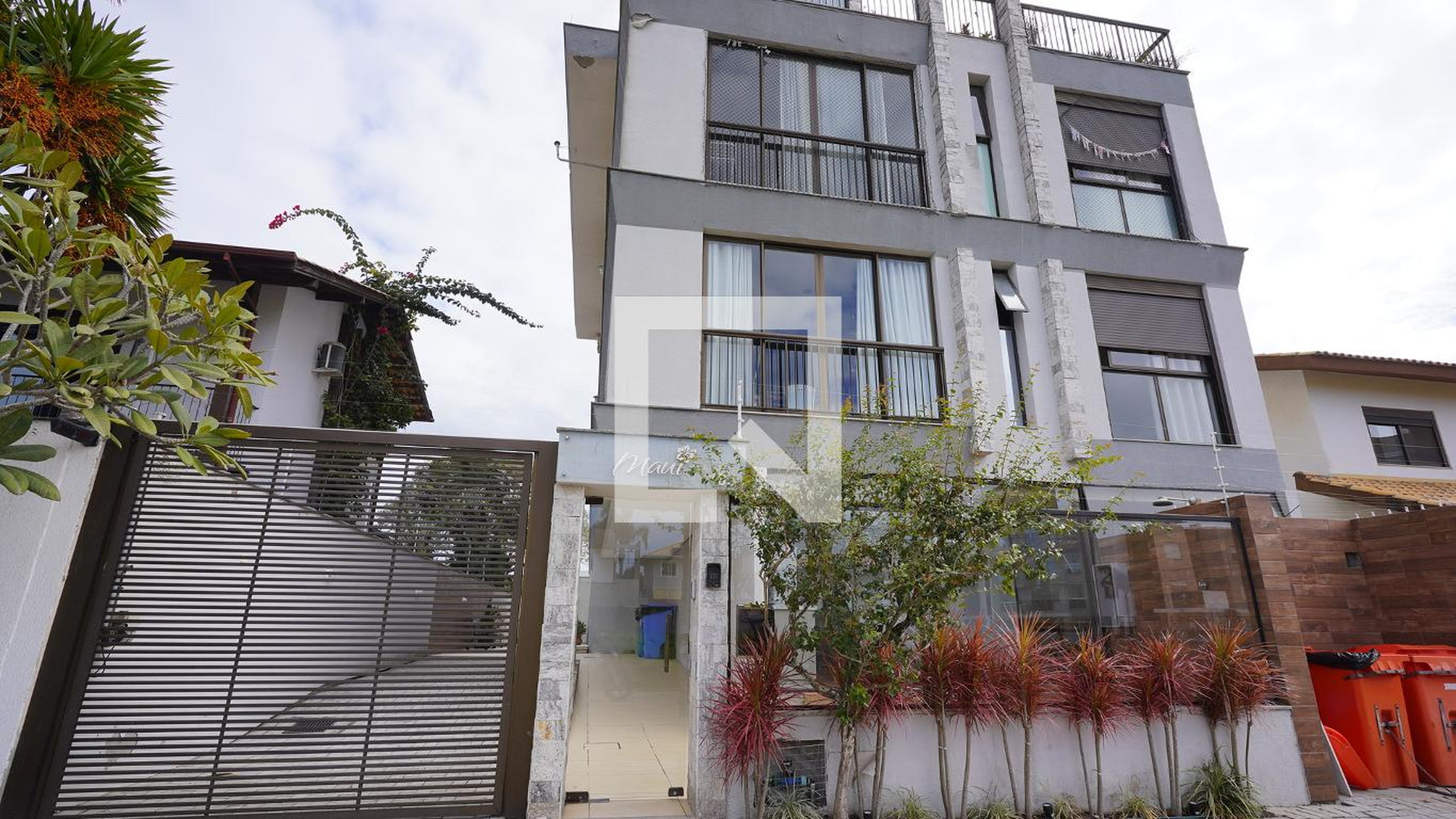 Fachada do Prédio Condomínio em Rua dos Jades, 175