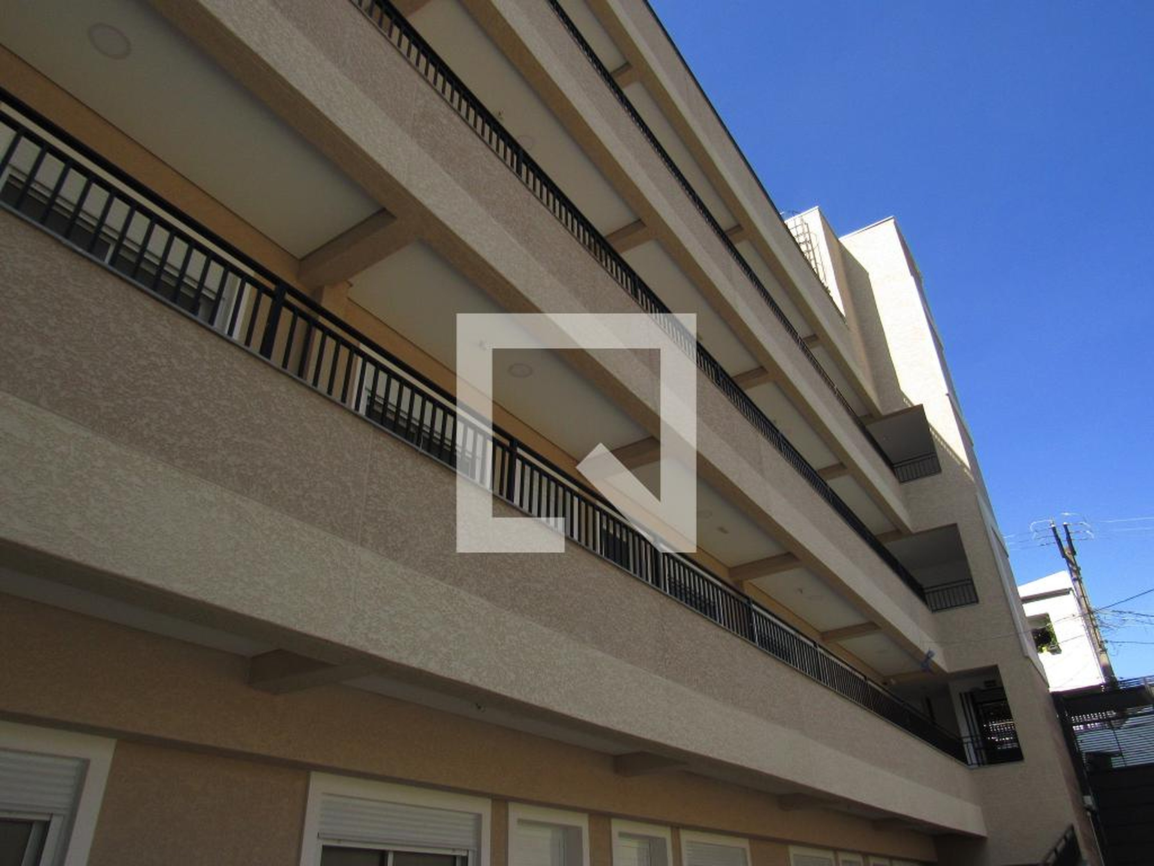 Fachada Condomínio em Estrada da Divisa, 28