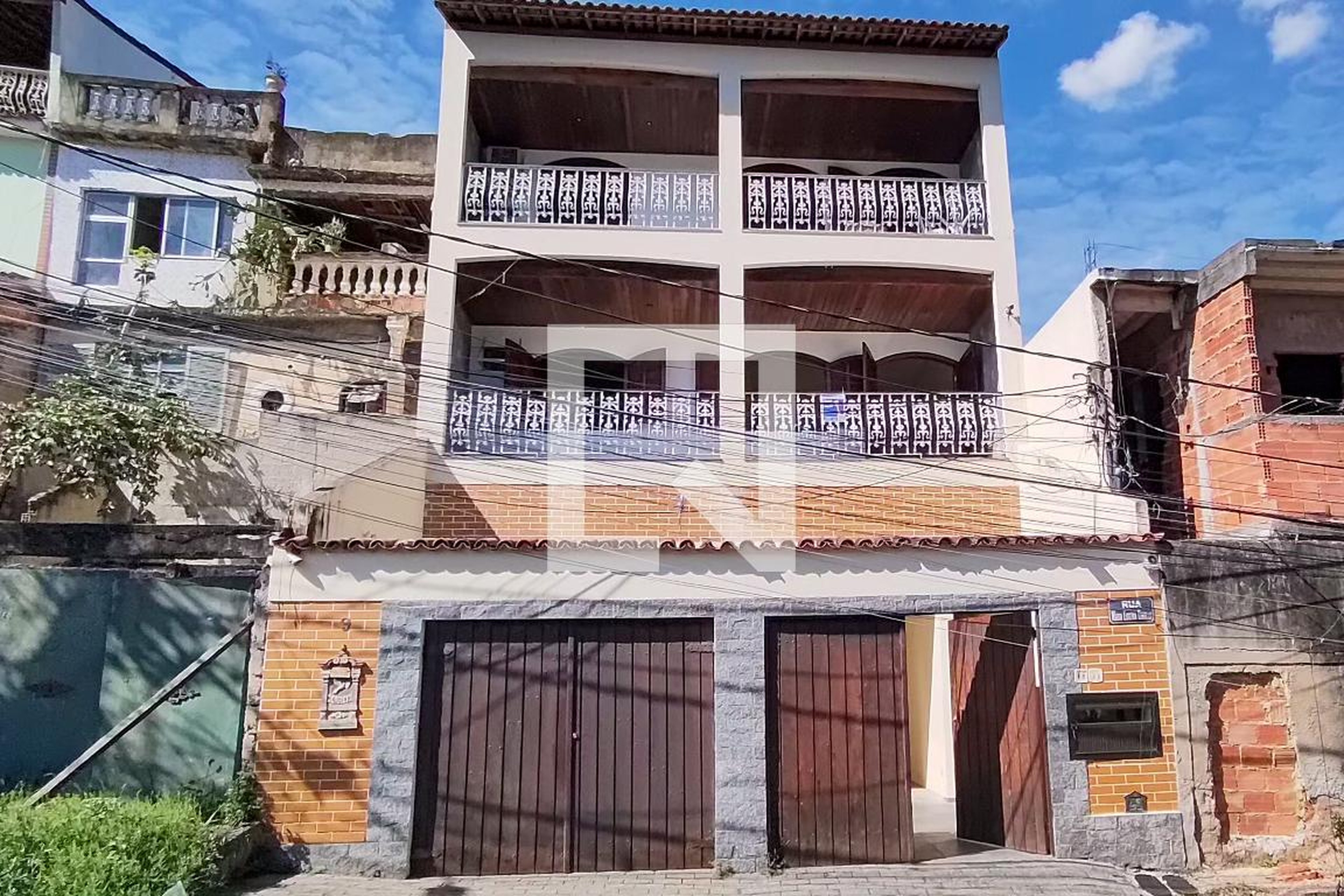 Fachada do Prédio Condomínio em Estrada do Outeiro Santo, 900