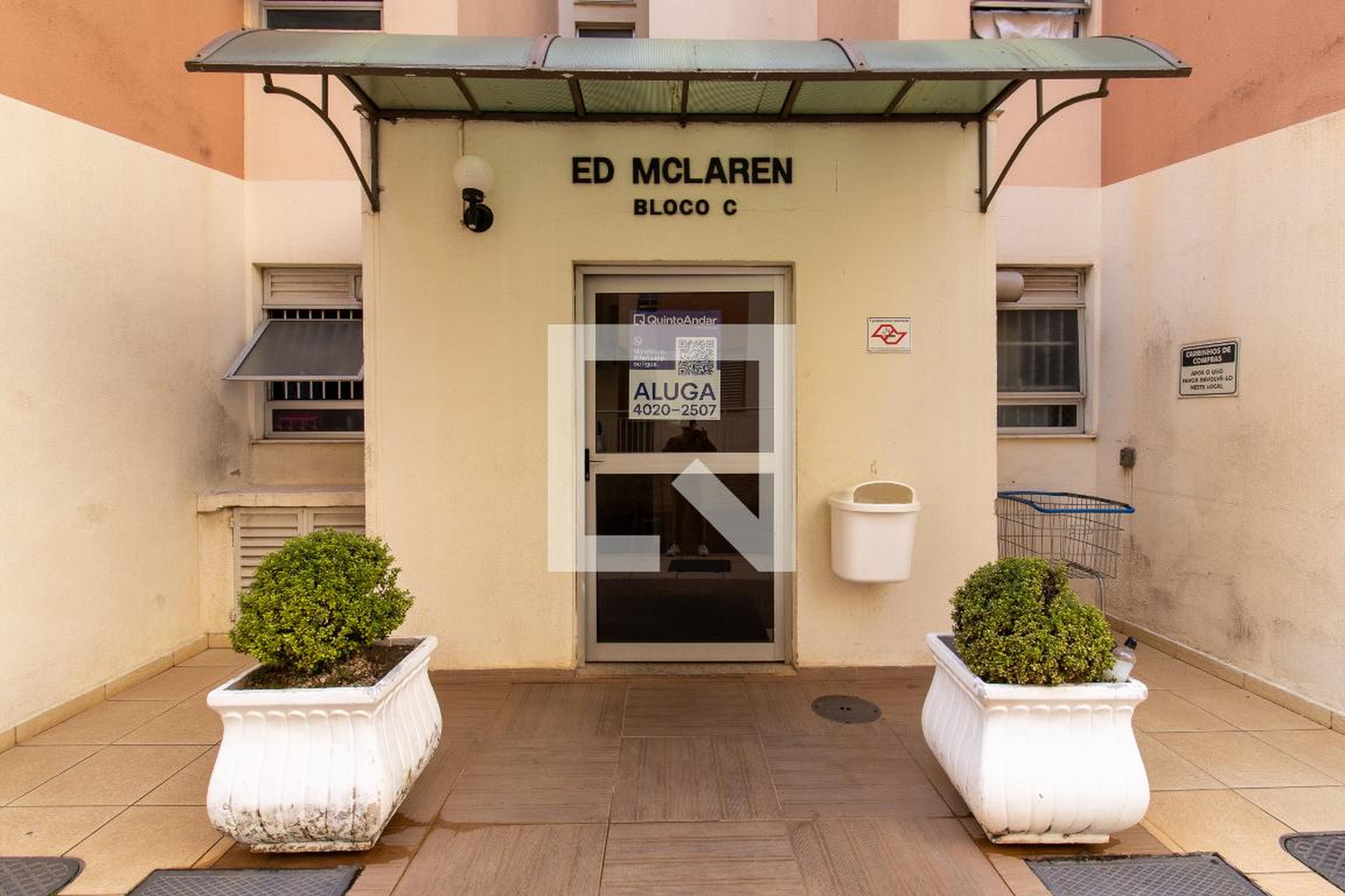 Fachada Condomínio em Rua Hermantino Coelho, 841