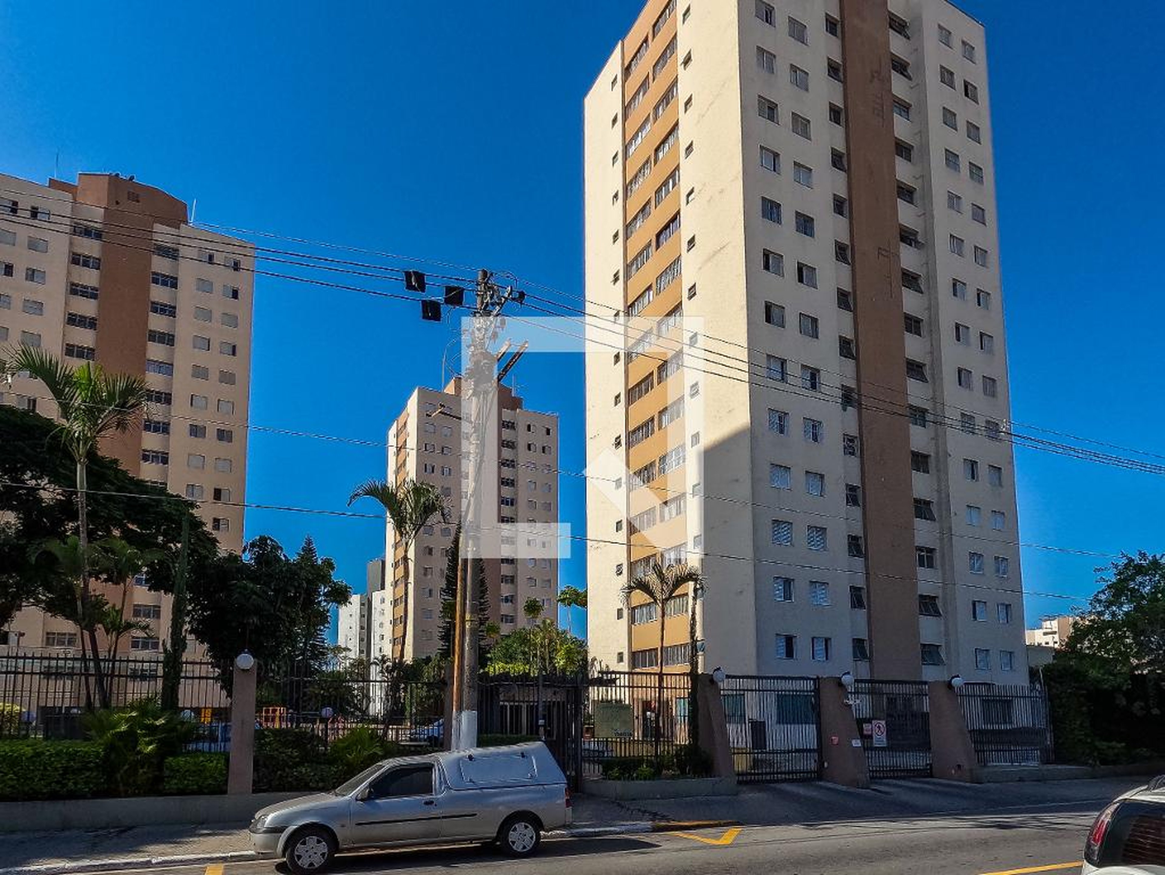 Fachada Condomínio em Avenida Clavásio Alves da Silva, 820