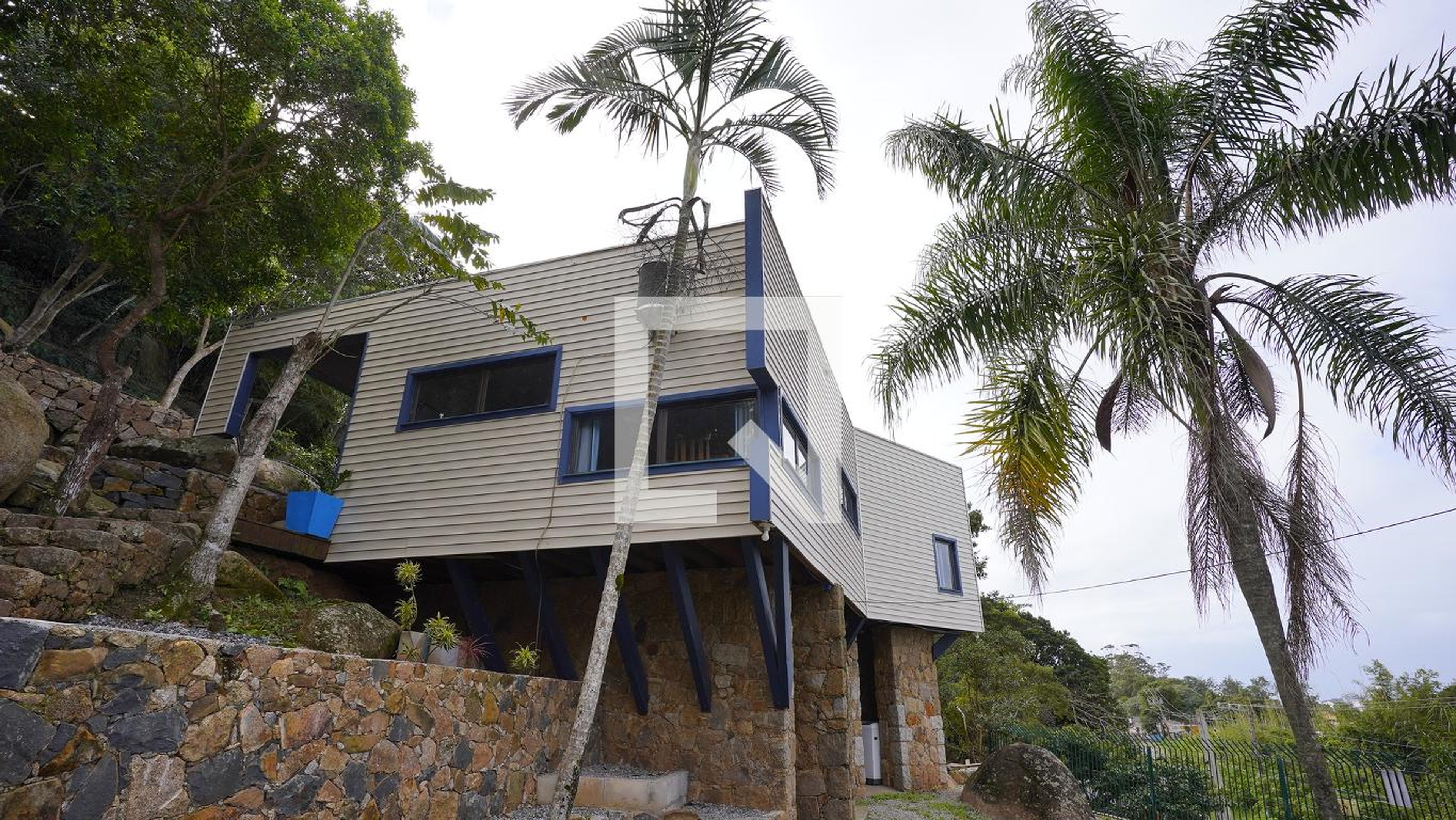 Fachada Condomínio em Rodovia Francisco Thomaz dos Santos, 500