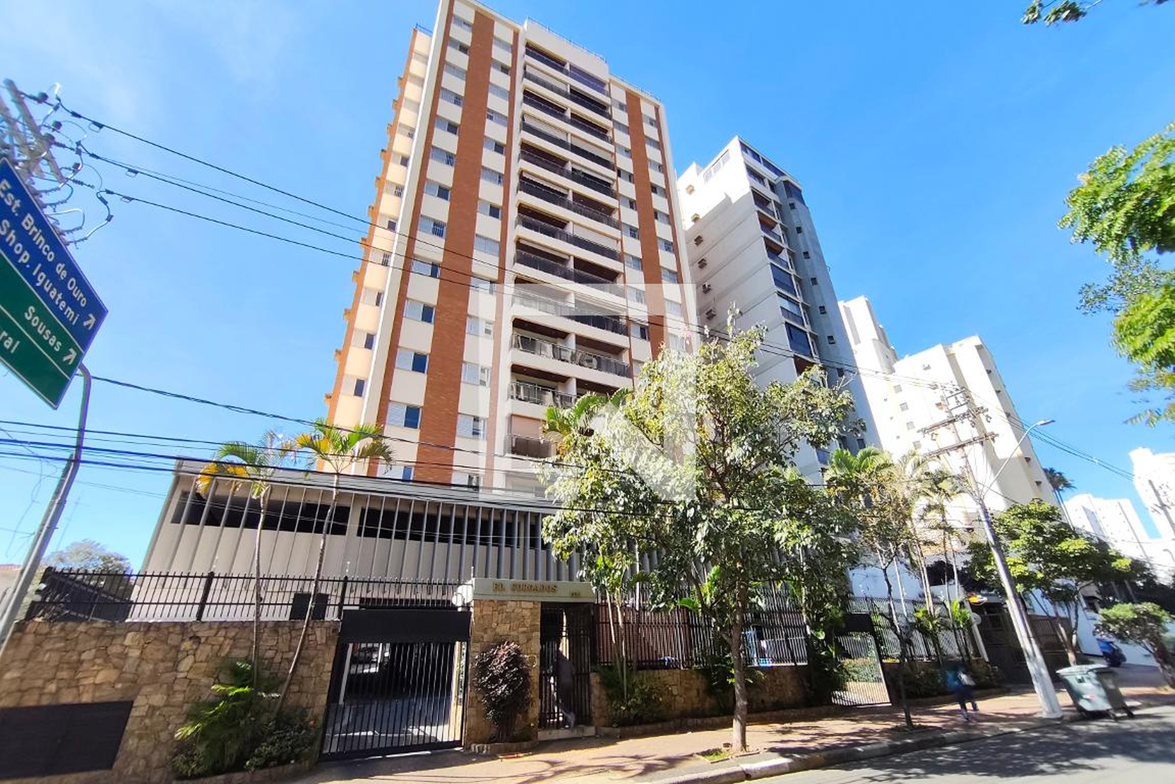 Fachada do Condomínio Condomínio em Avenida Princesa D'Oeste, 1326