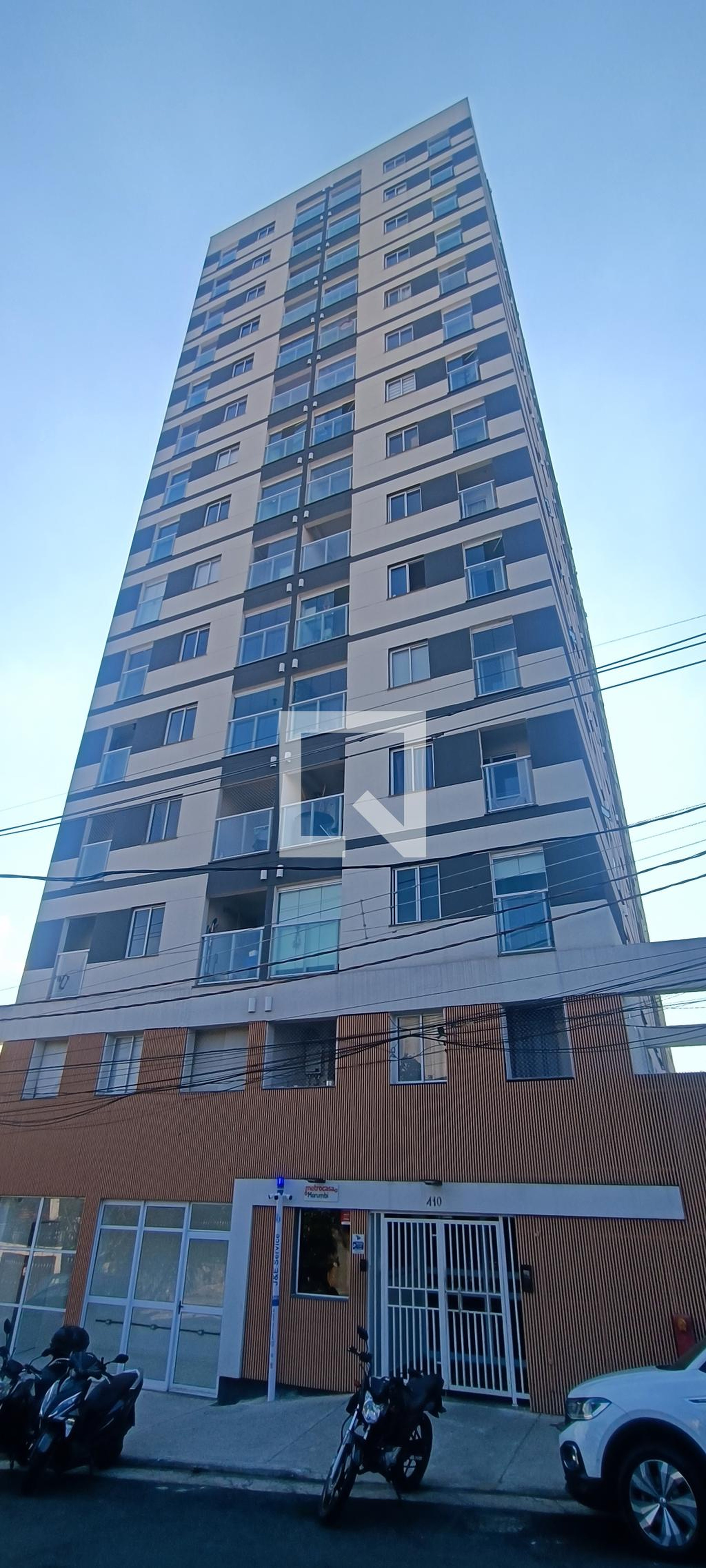 Fachada Condomínio em Rua Dias Vieira, 401