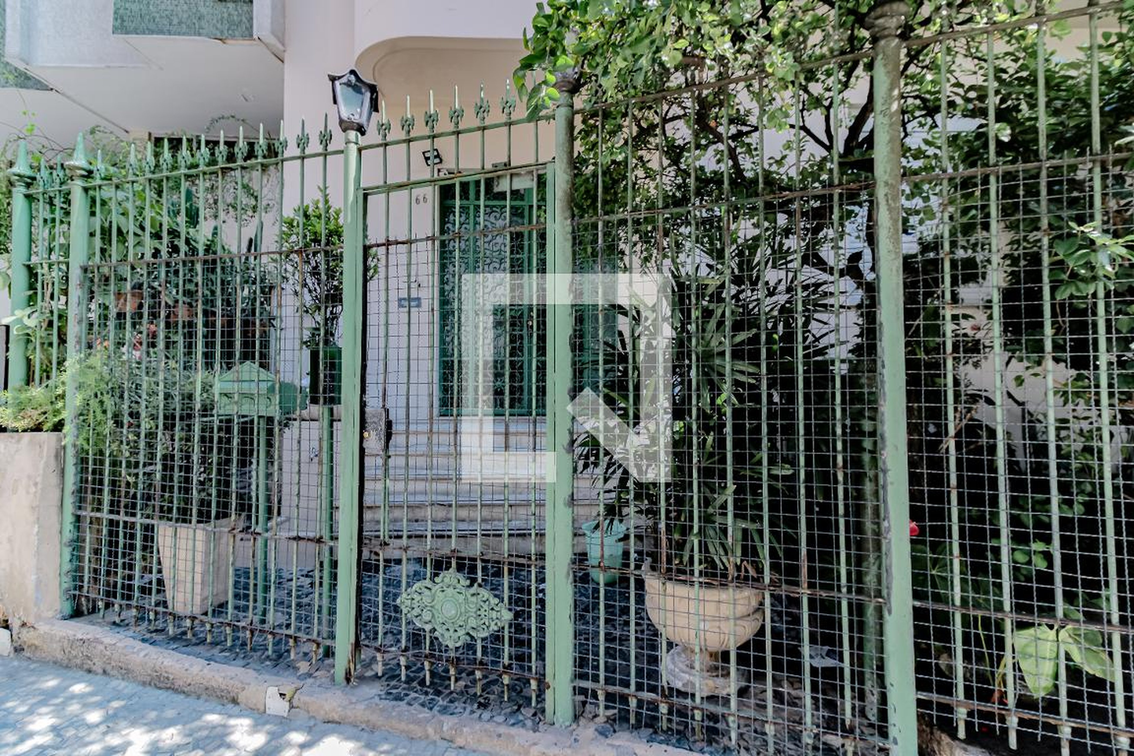 Entrada - Pompeu Loreiro