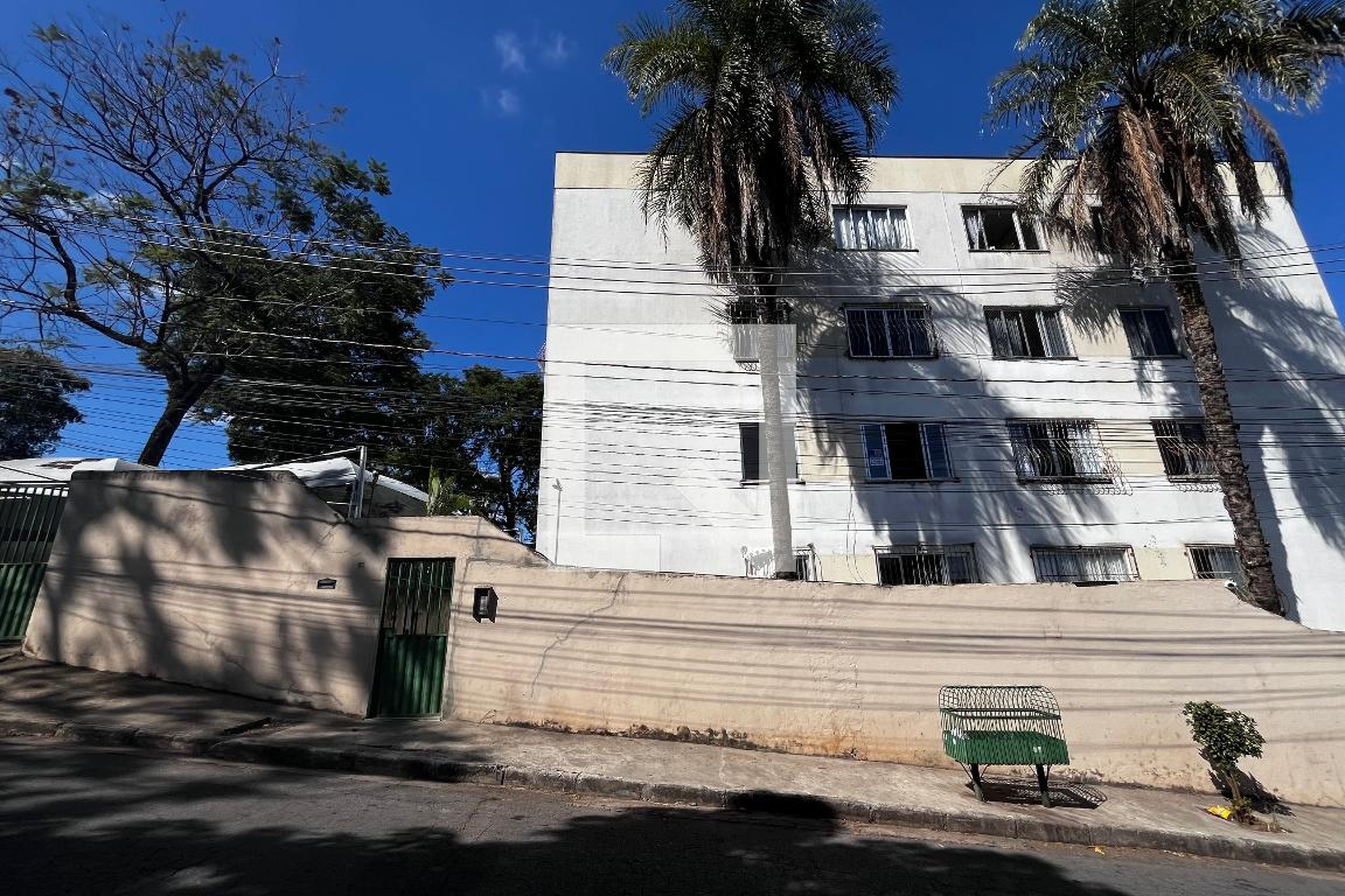 Fachada Condomínio em Rua Ozenil José de Oliveira, 20