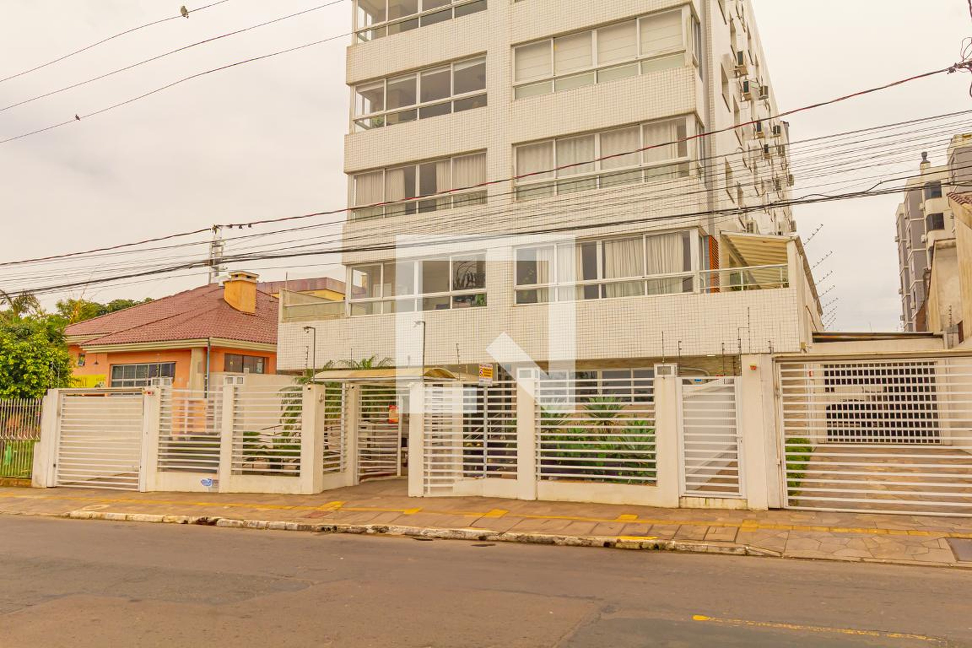 Fachada Condomínio em Rua Santa Terezinha, 302