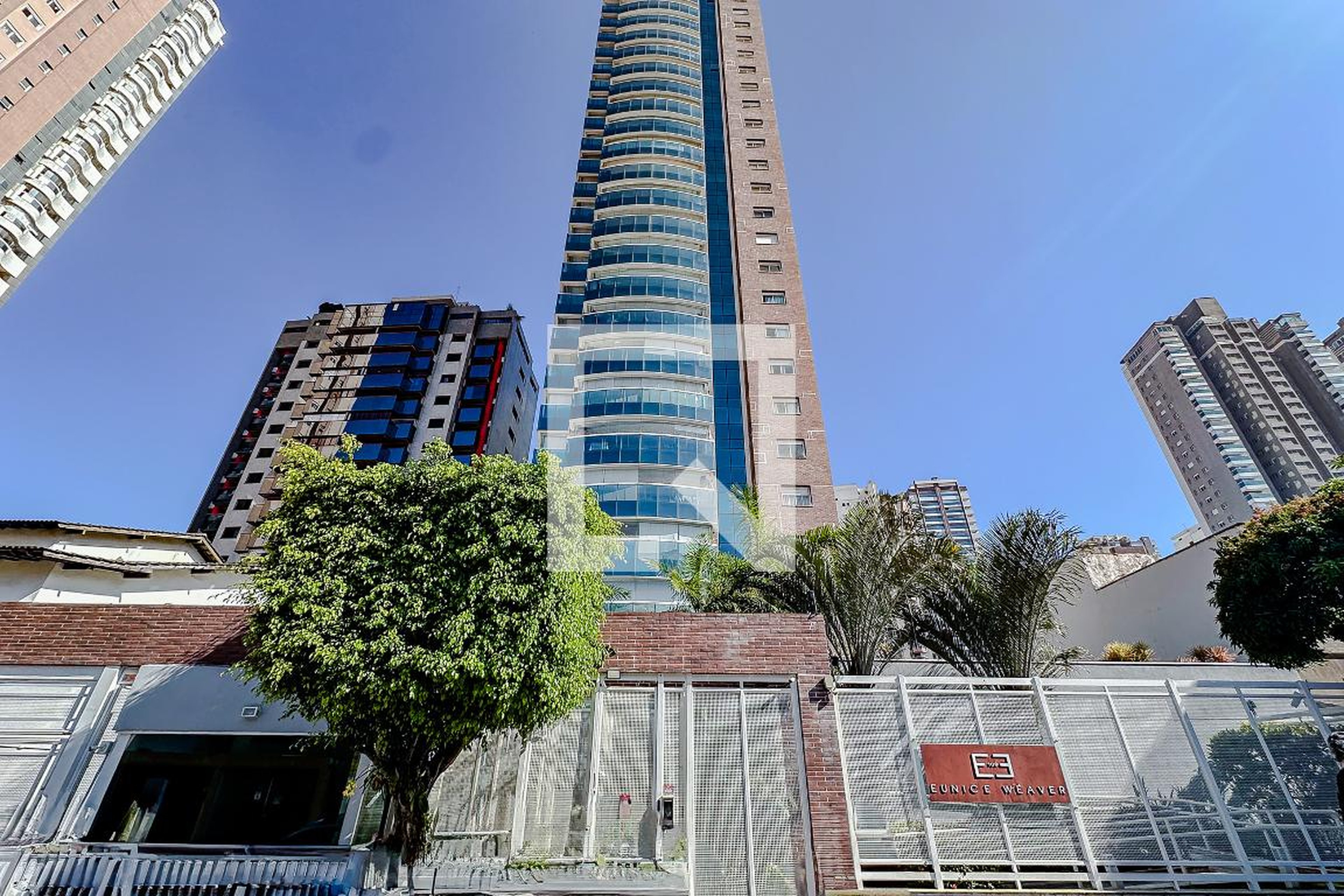 Fachada Condomínio Eunice Weaver