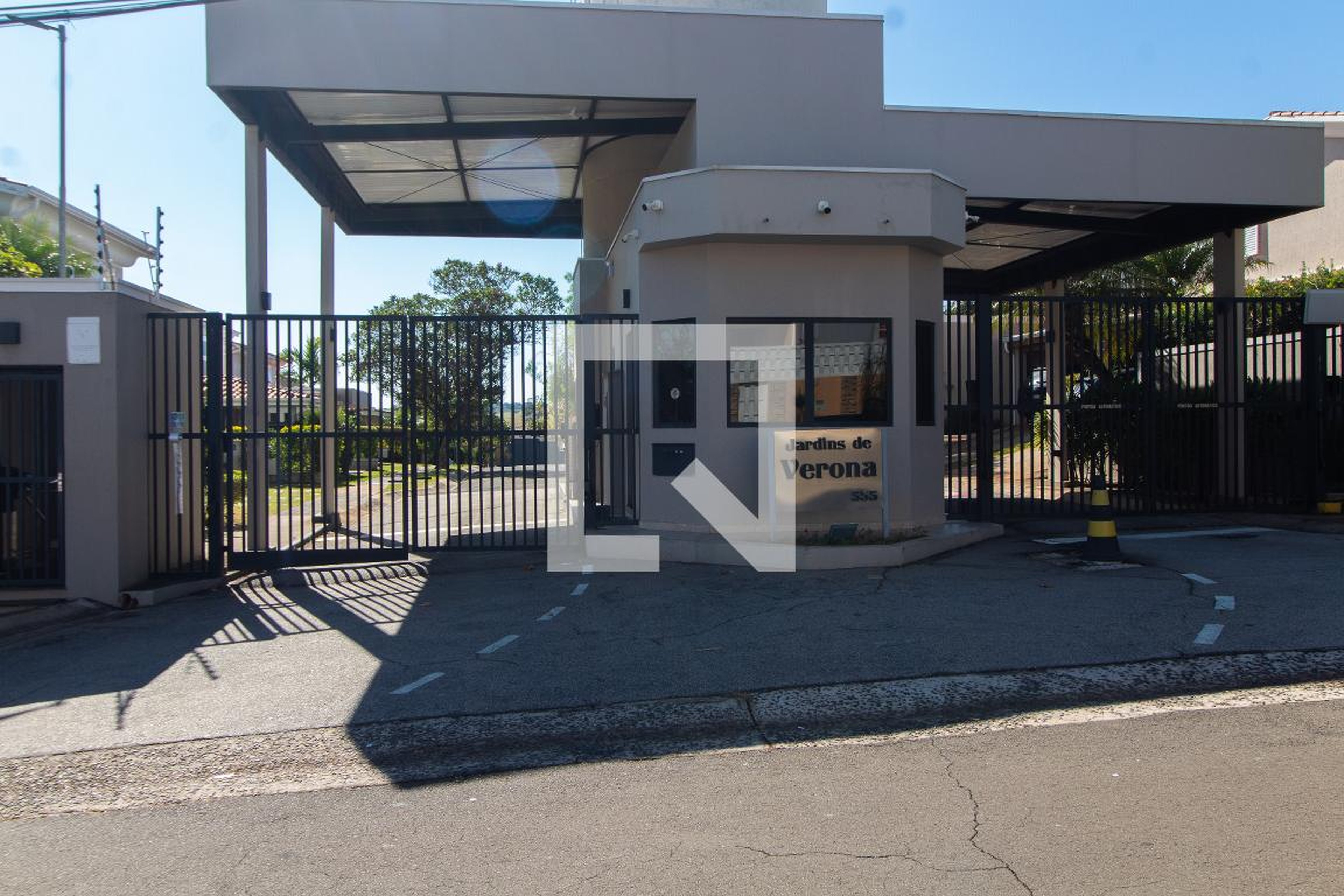 Fachada do Condomínio Condomínio Jardins de Verona