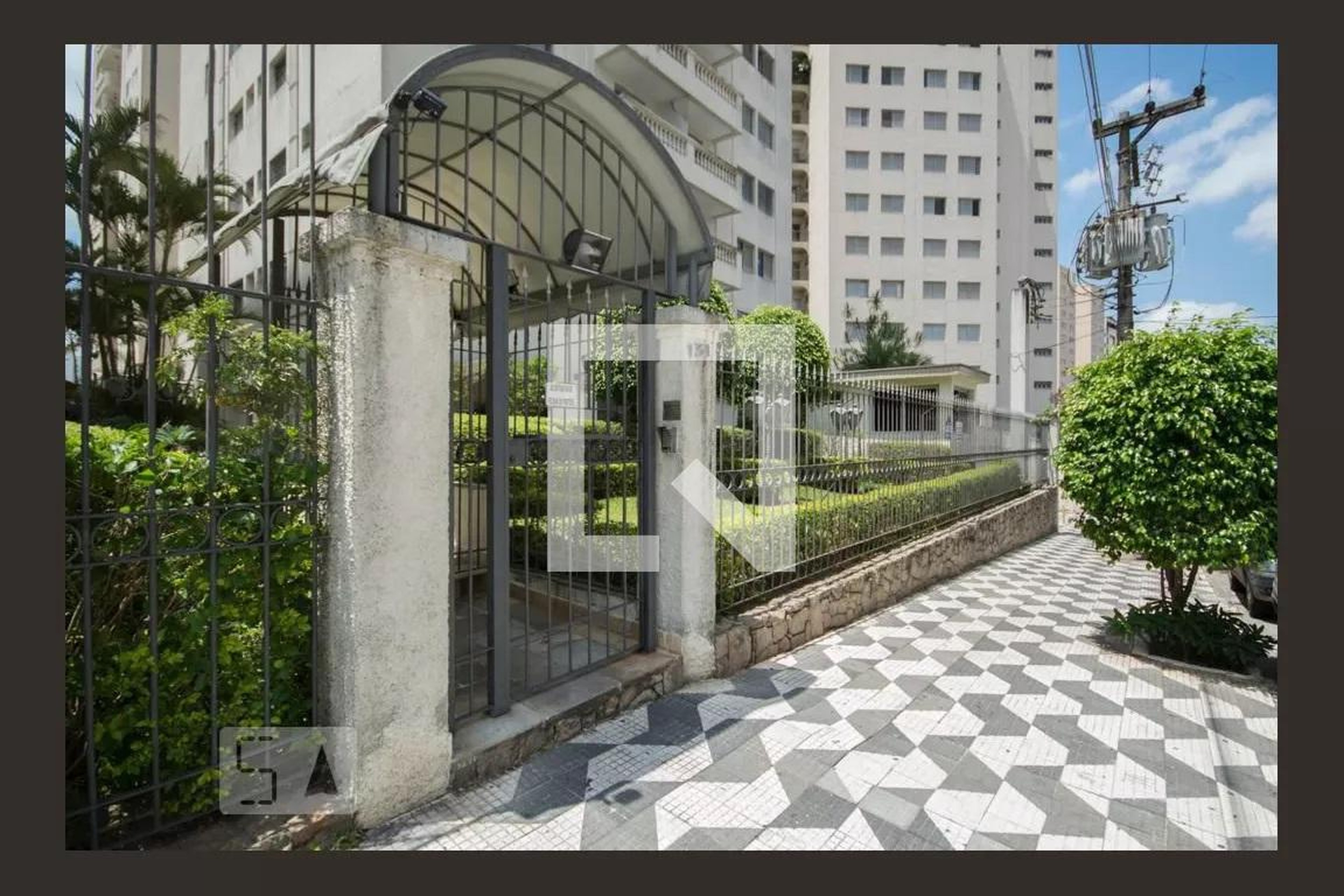 Fachada Condomínio em Rua Ibituruna, 101