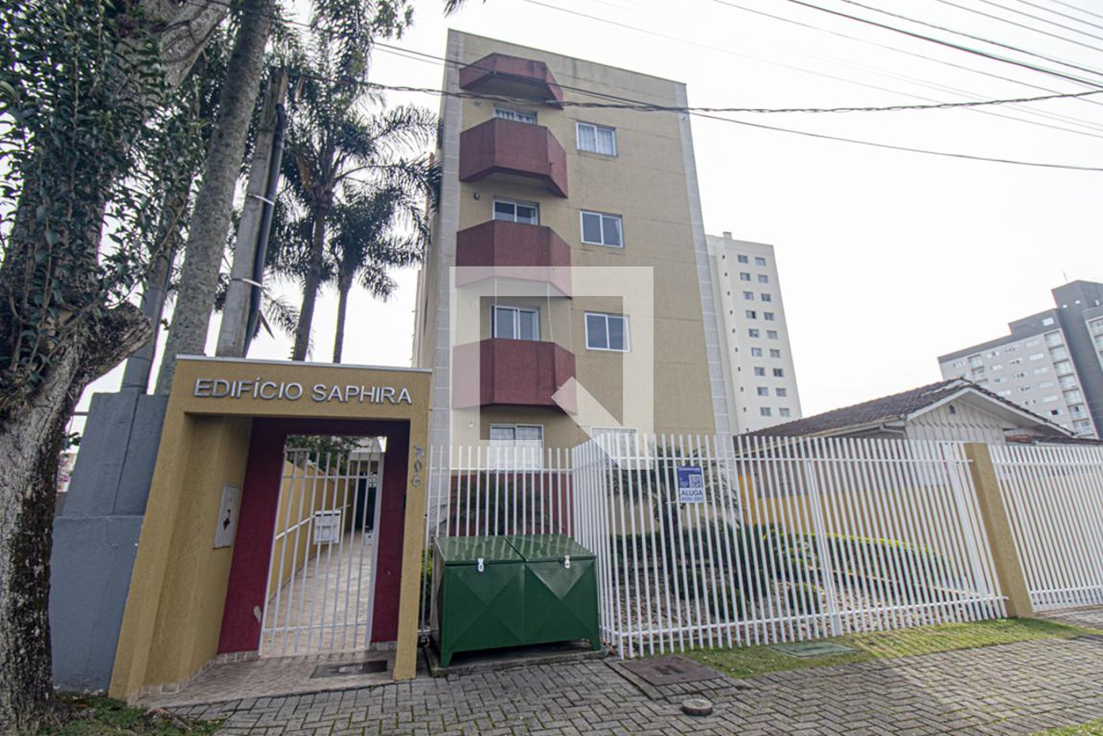 Fachada do Condomínio Edifício Saphira