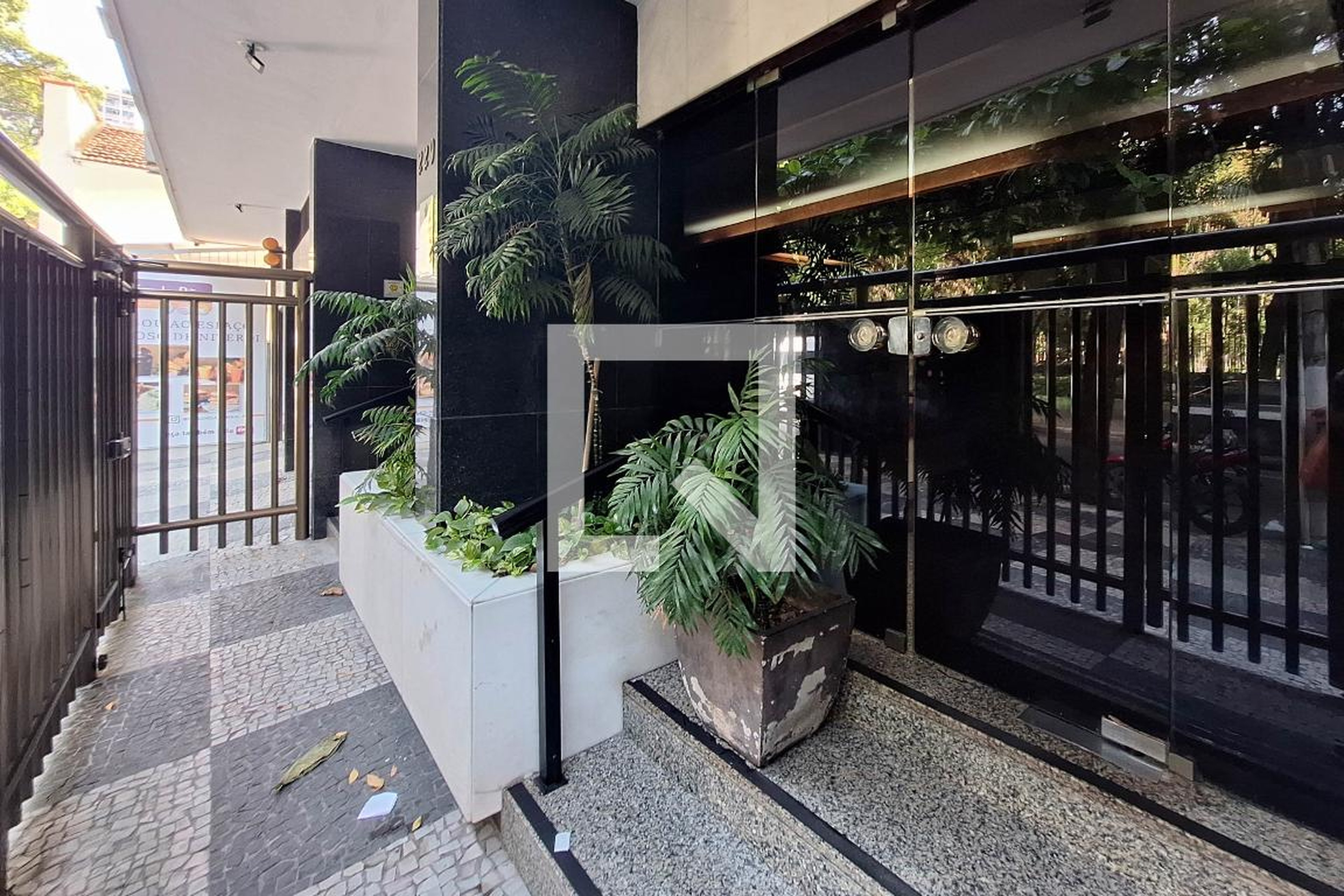 Área comum - Lopes Trovão