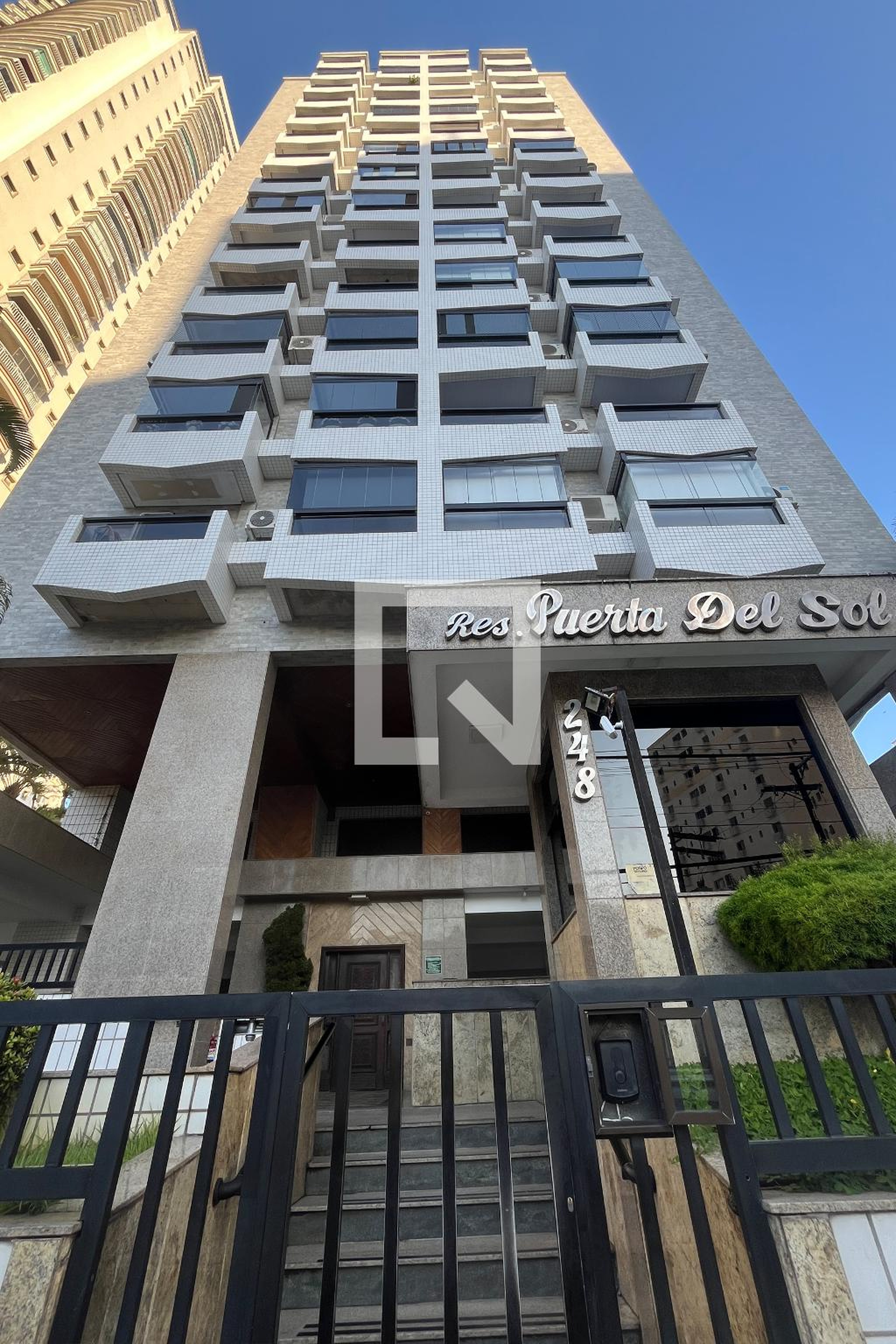 Fachada do Prédio Edifício Puerta Del Sol