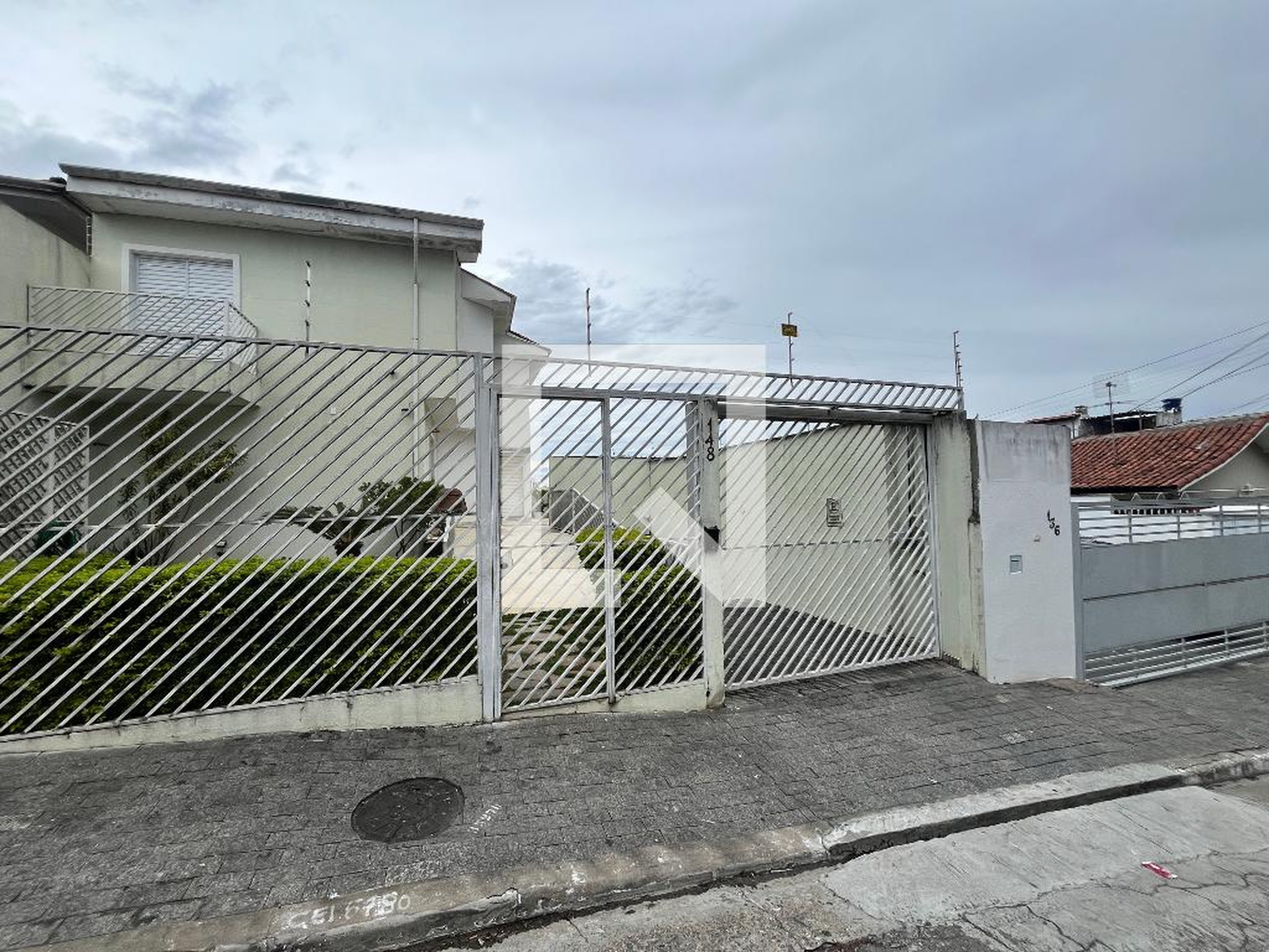 Fachada Condomínio em Rua Albertina Viêira da Silva Gordo, 148