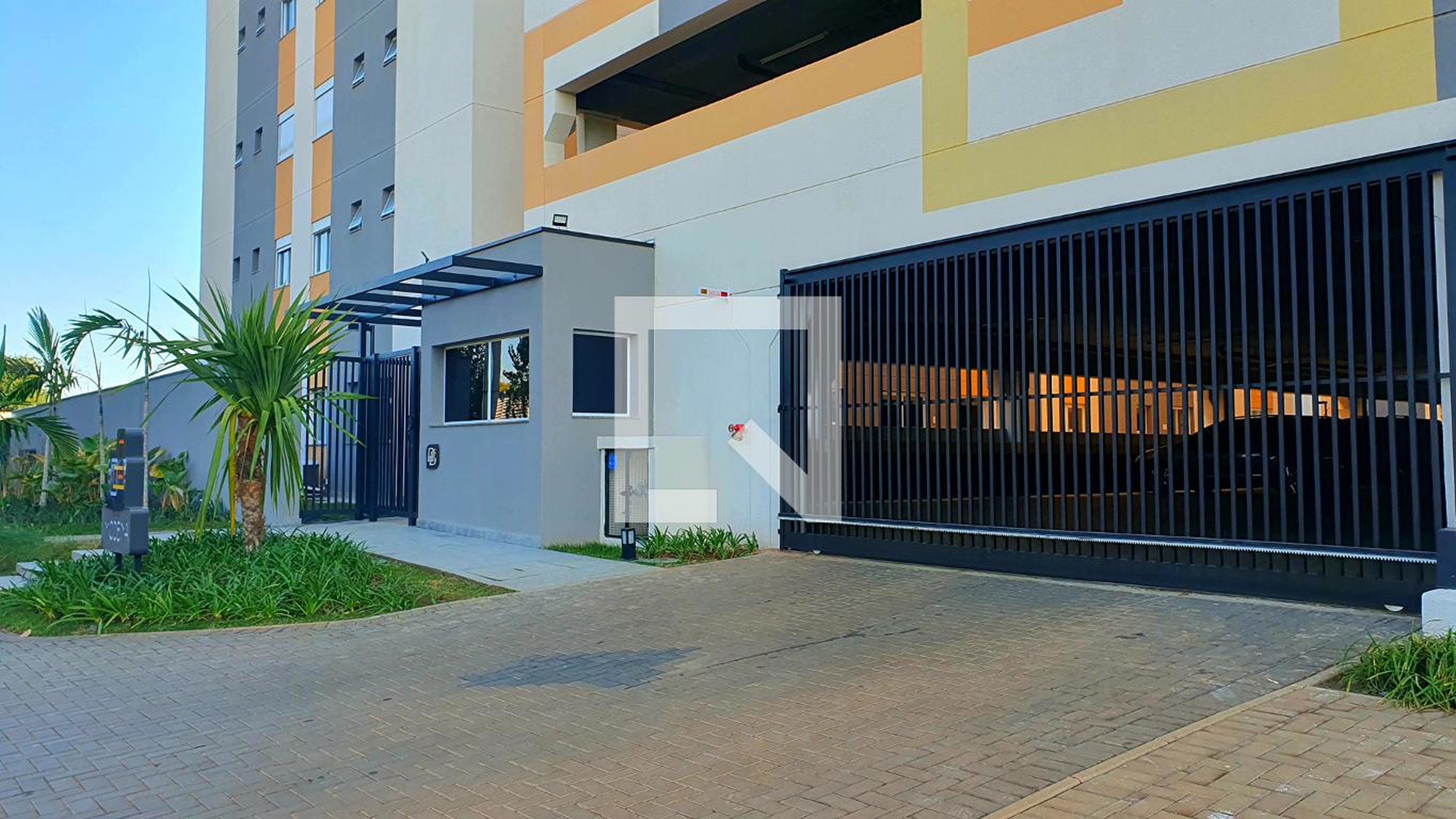 Fachada Condomínio em Avenida dos Pioneiros, 711