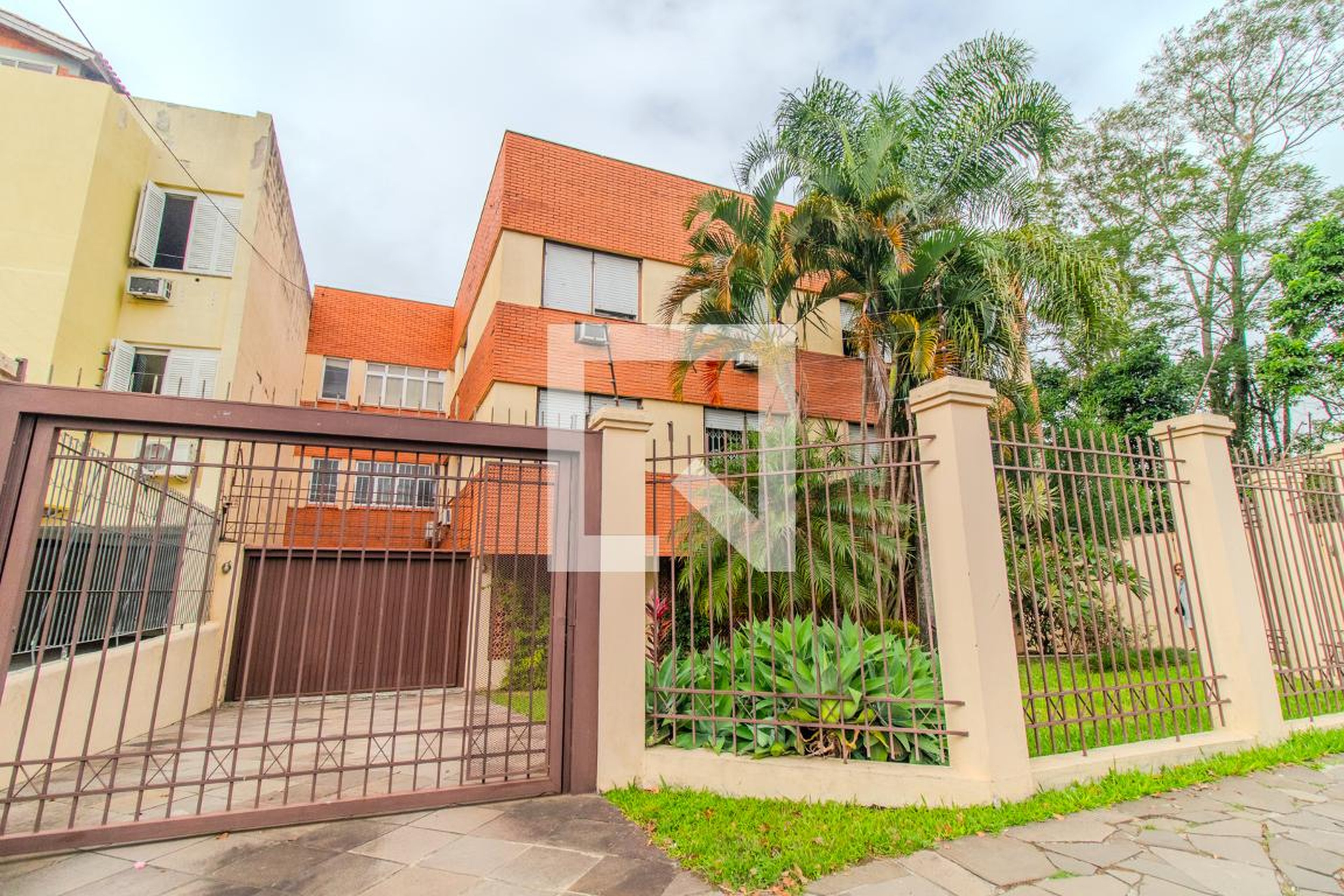 Fachada Condomínio em Rua Corrêa Lima, 2