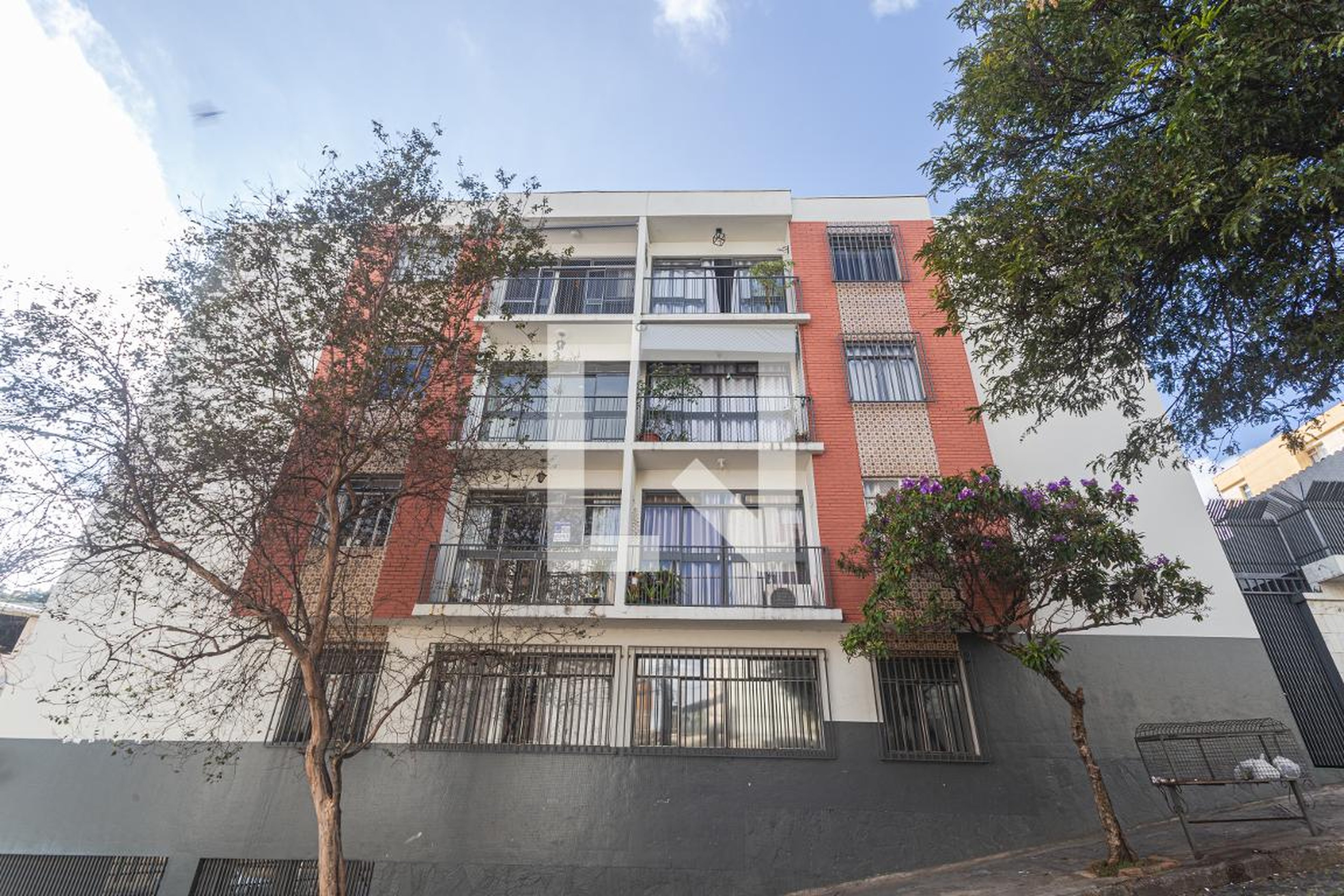 Fachada Condomínio em Rua Doutor Alípio Goulart, 303