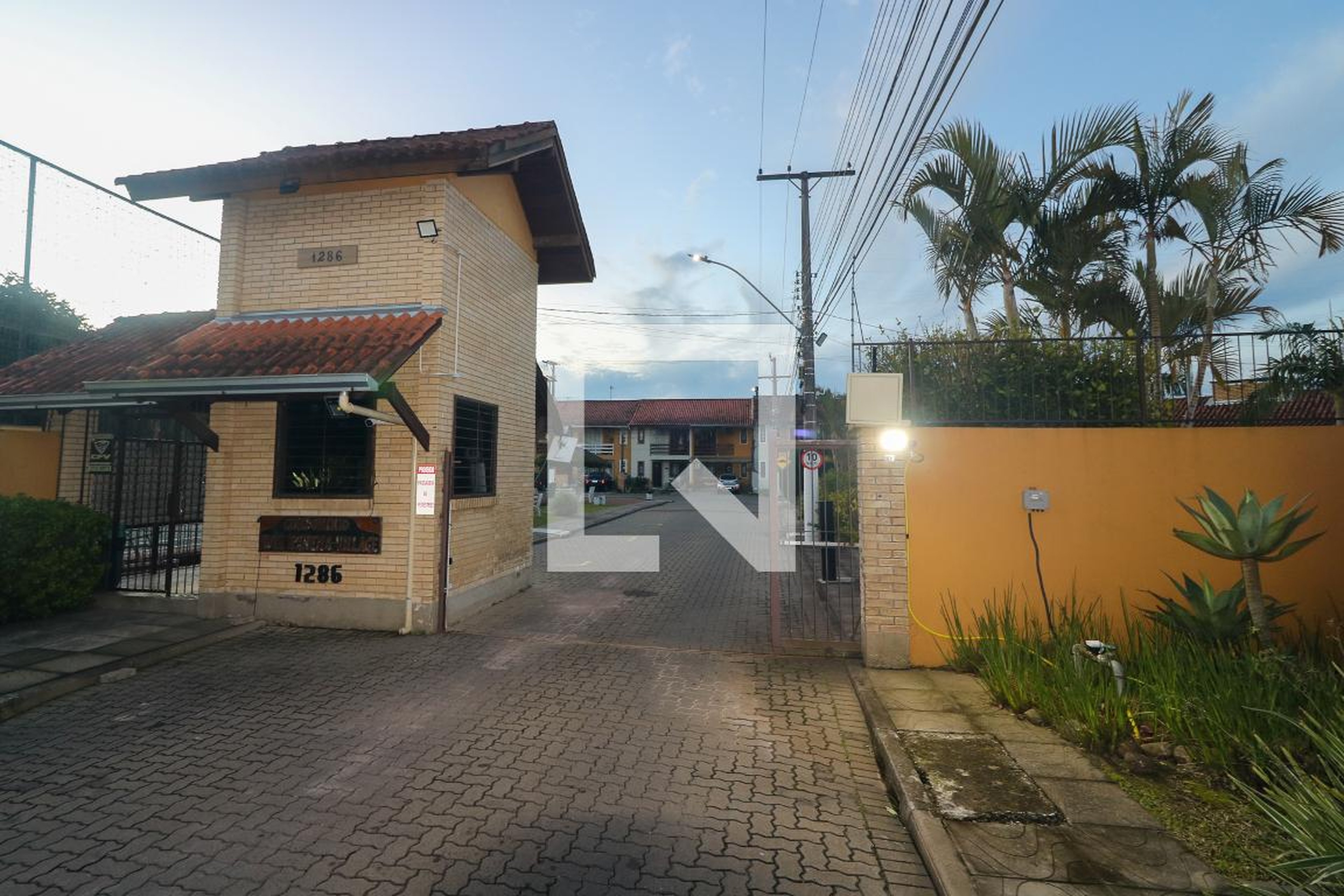 Fachada do condomínio Condomínio Nova Village Ipanema