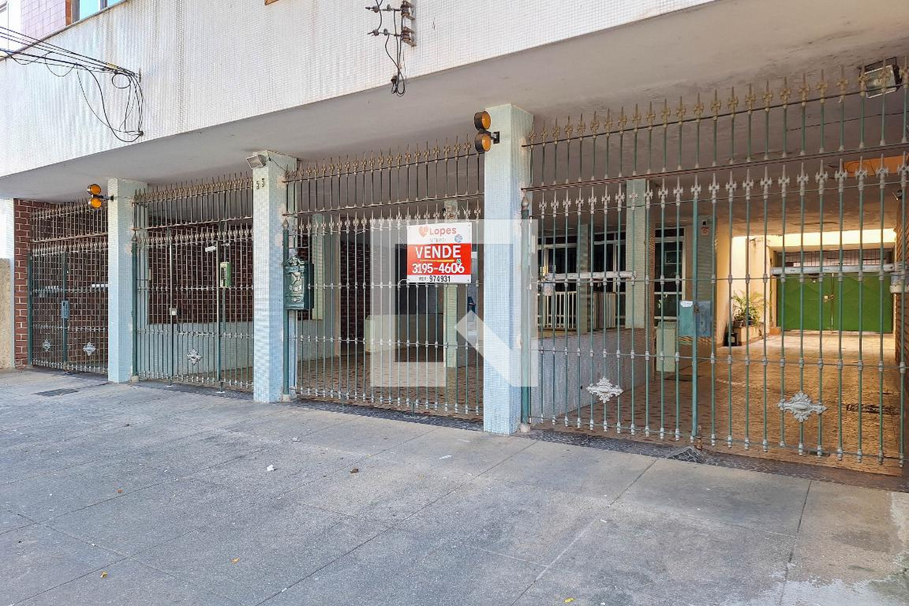 Fachada Condomínio em Rua Doutor Carlos Maximiano, 53