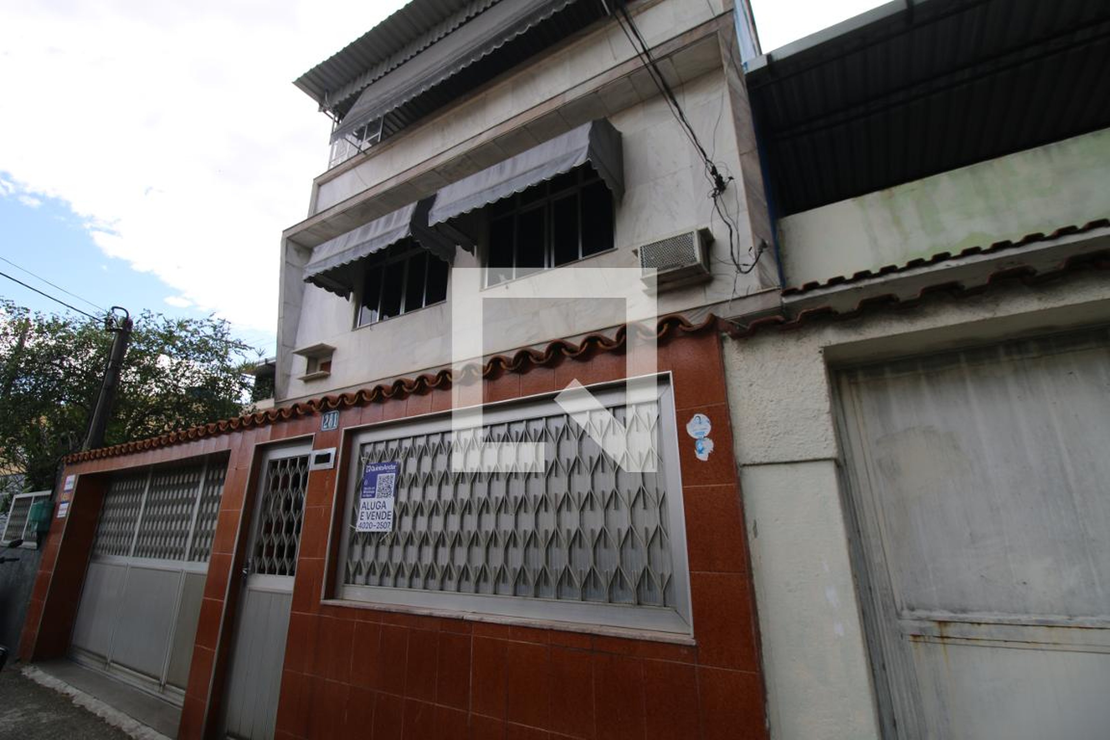 Fachada do Prédio Condomínio em Rua Oliveira Álvares, 281