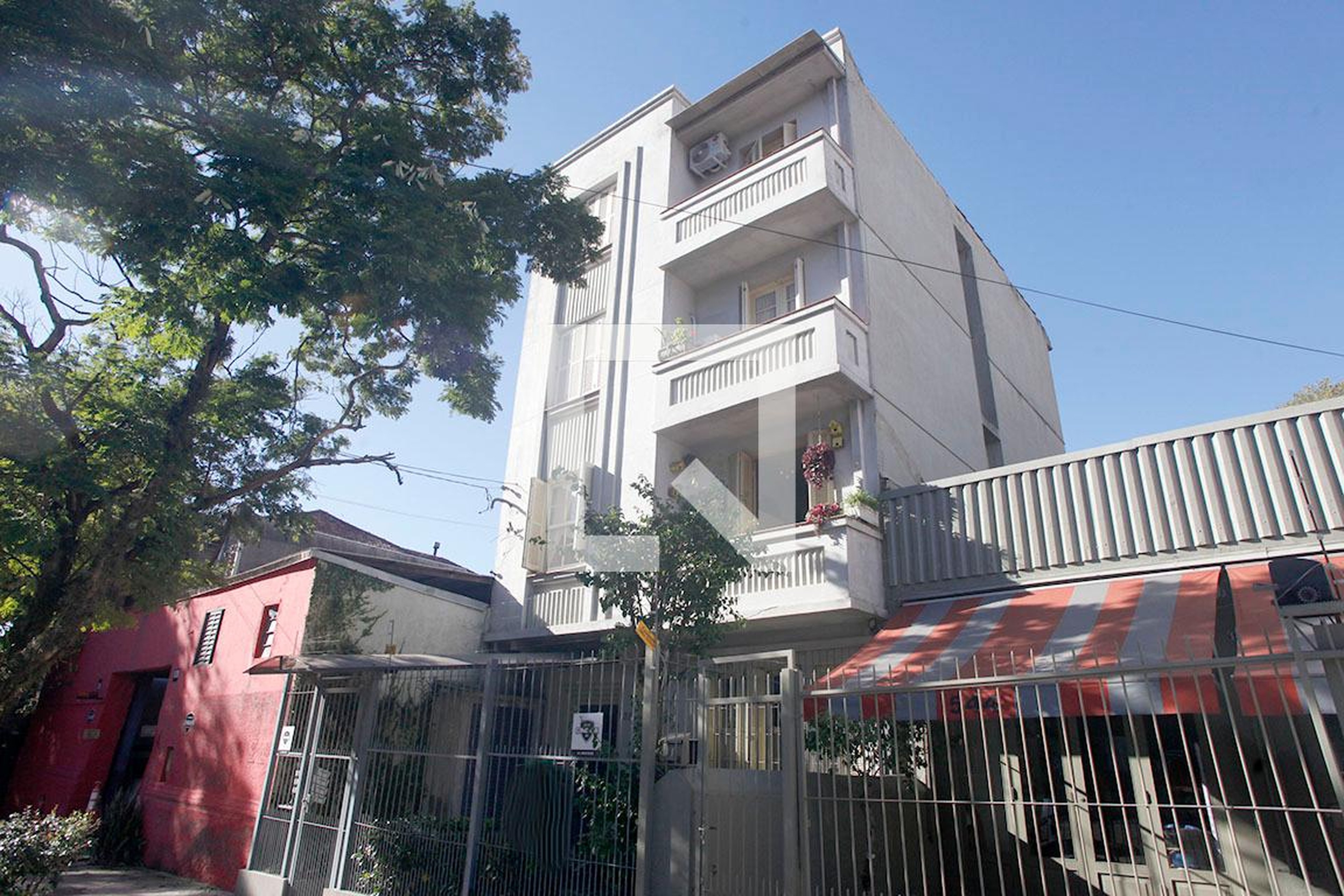 Fachada Condomínio em Rua Visconde do Rio Branco, 536