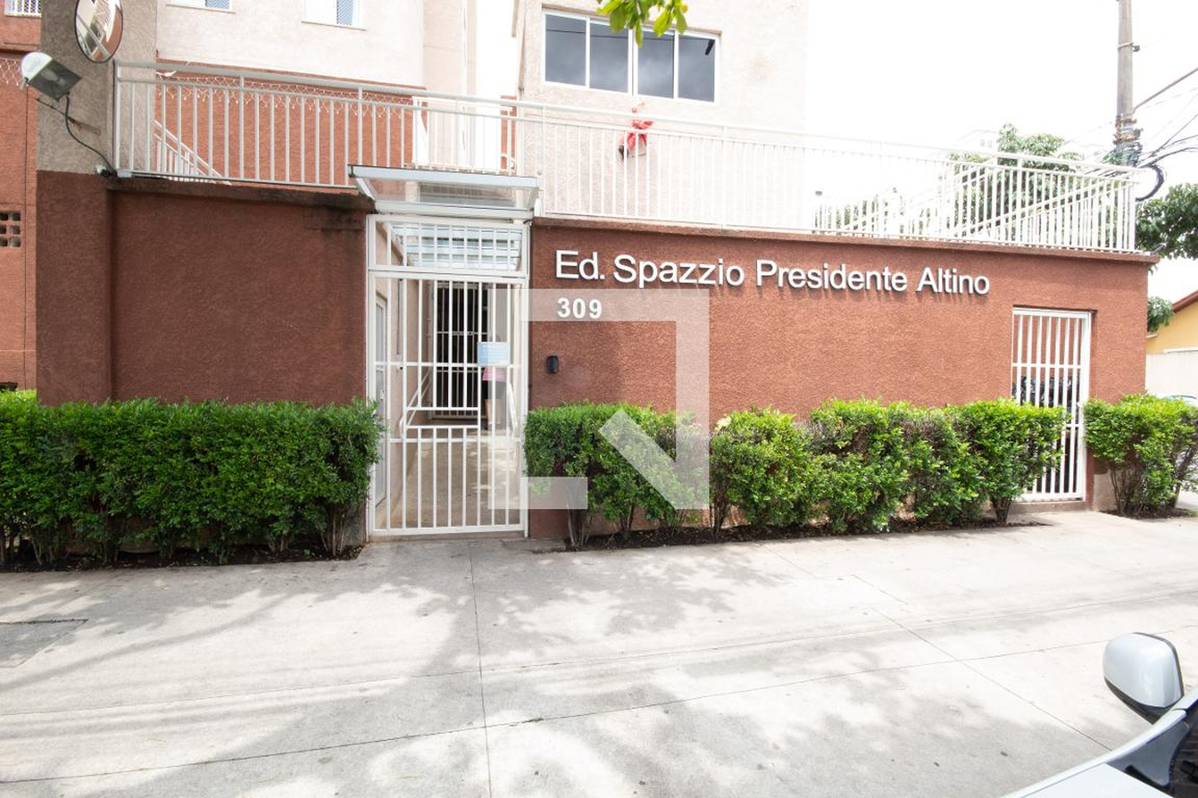 Fachada Condomínio em Rua Oswaldo Collino, 301