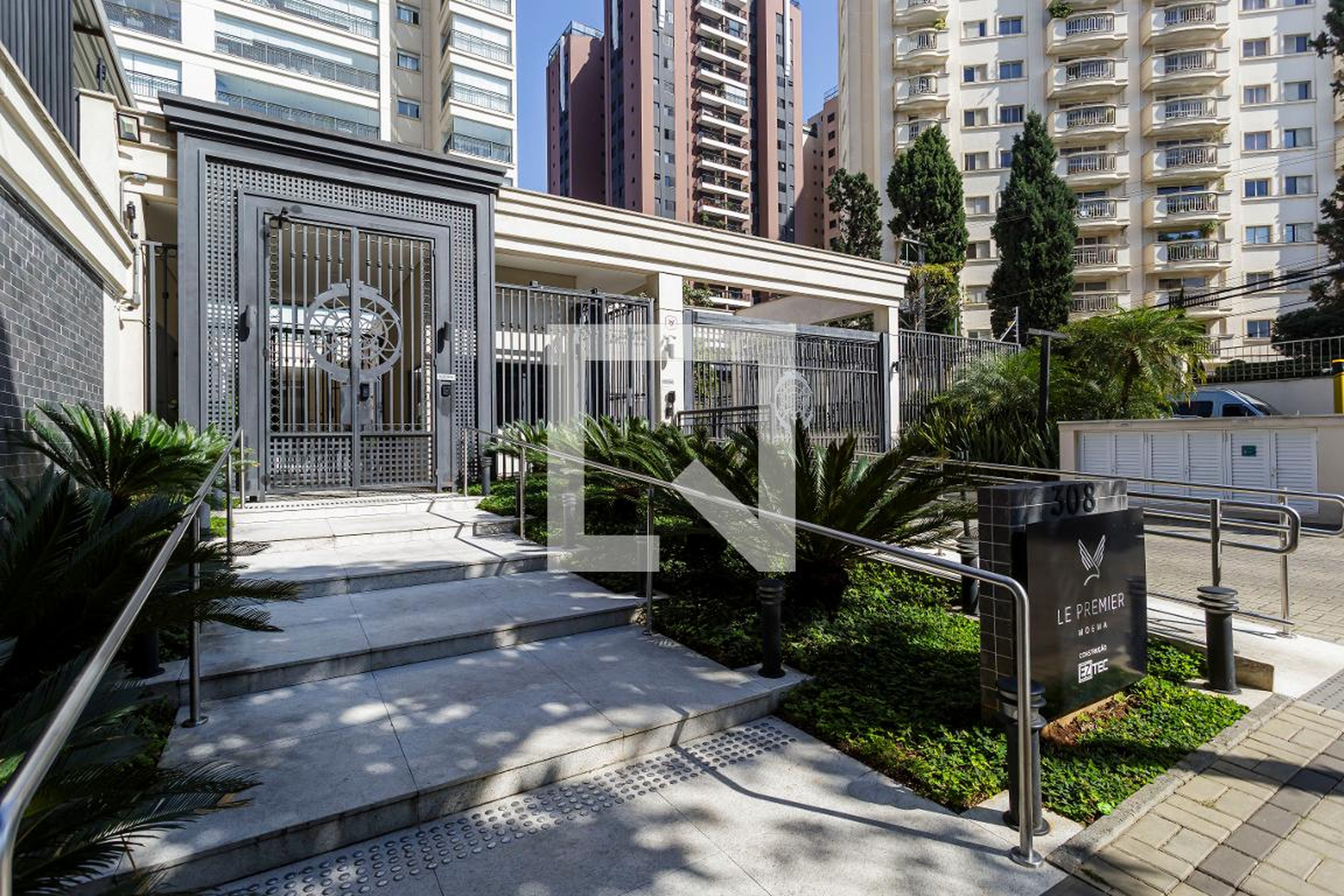 Fachada Condomínio em Rua Canário, 308