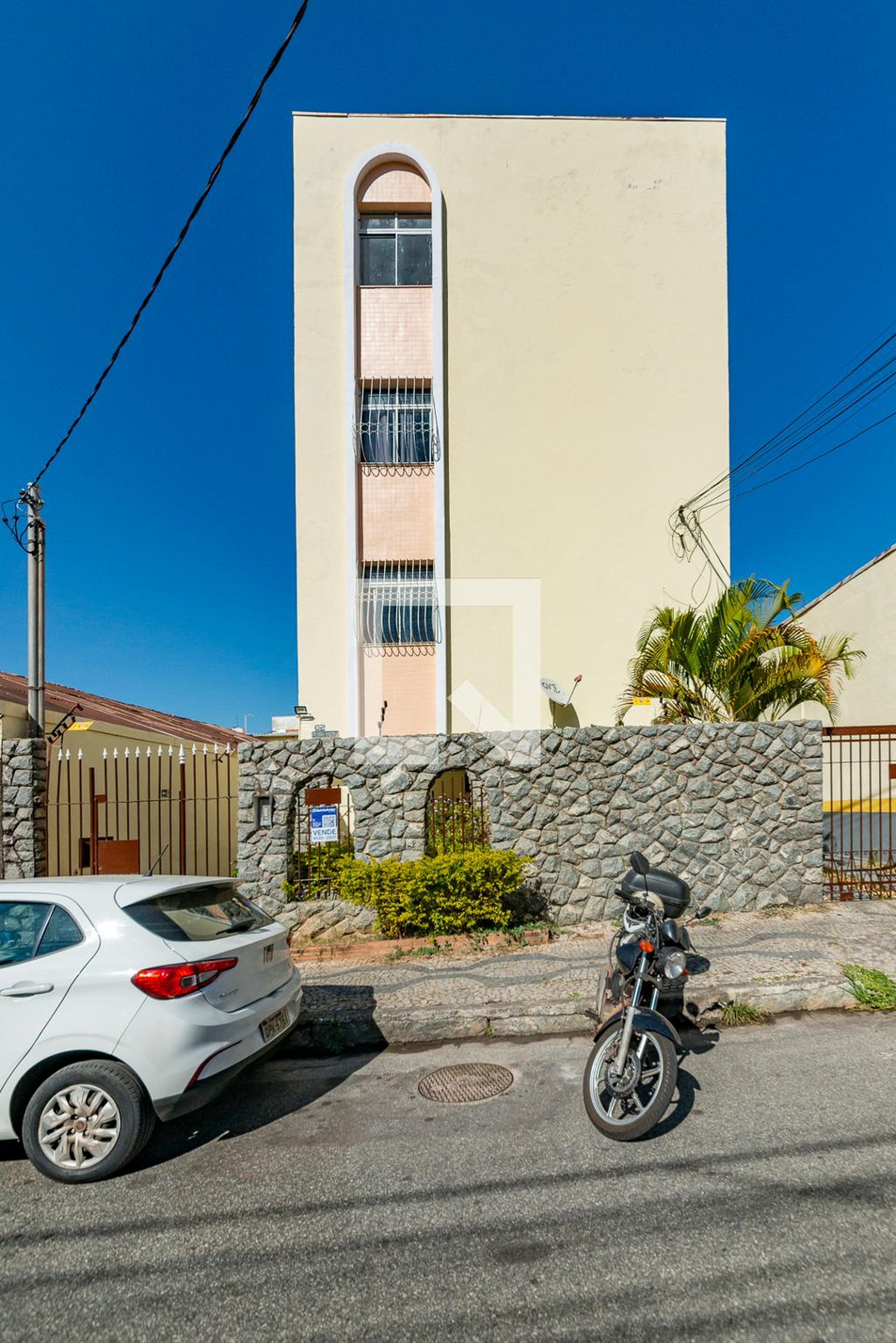 Fachada Condomínio em Rua Olinto Magalhães, 925