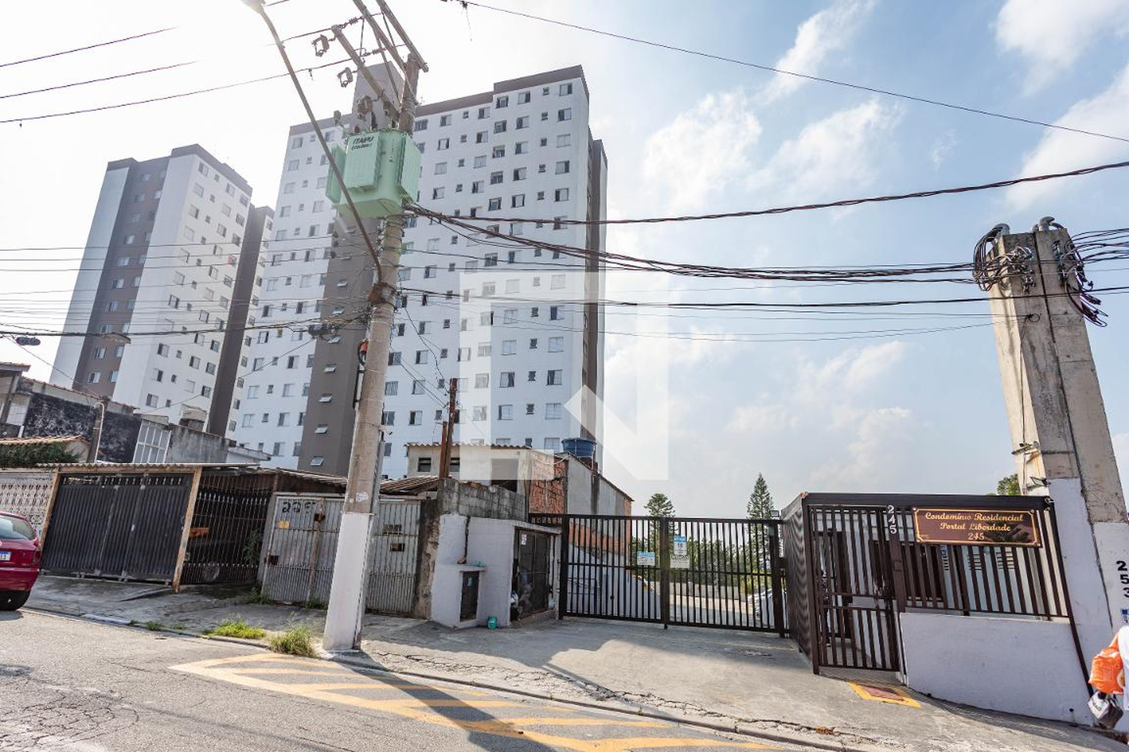 Fachada do condomínio Condomínio Portal Liberdade